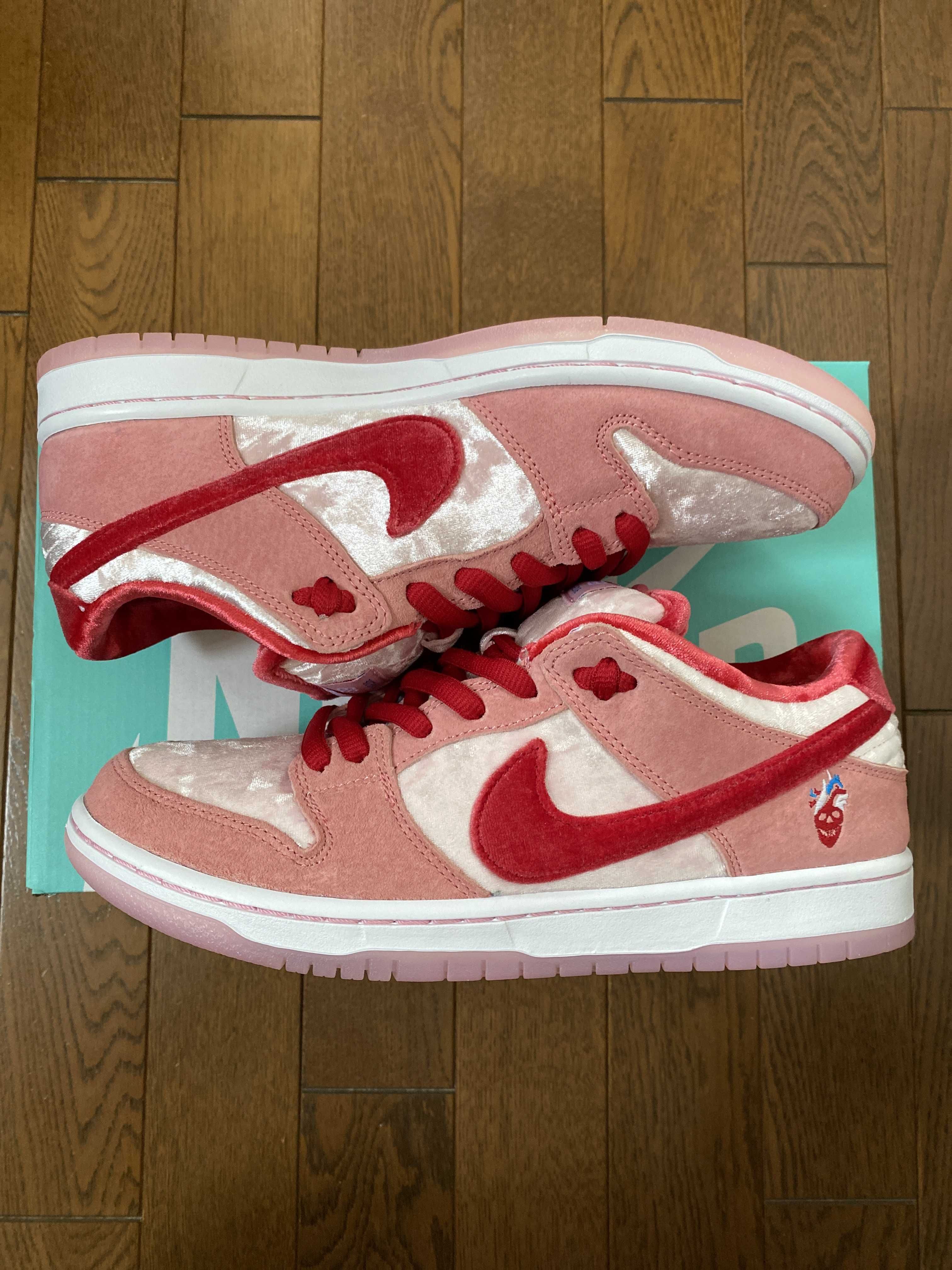 Strangelove × Nike SB Dunk Low "Valentine’s Day"