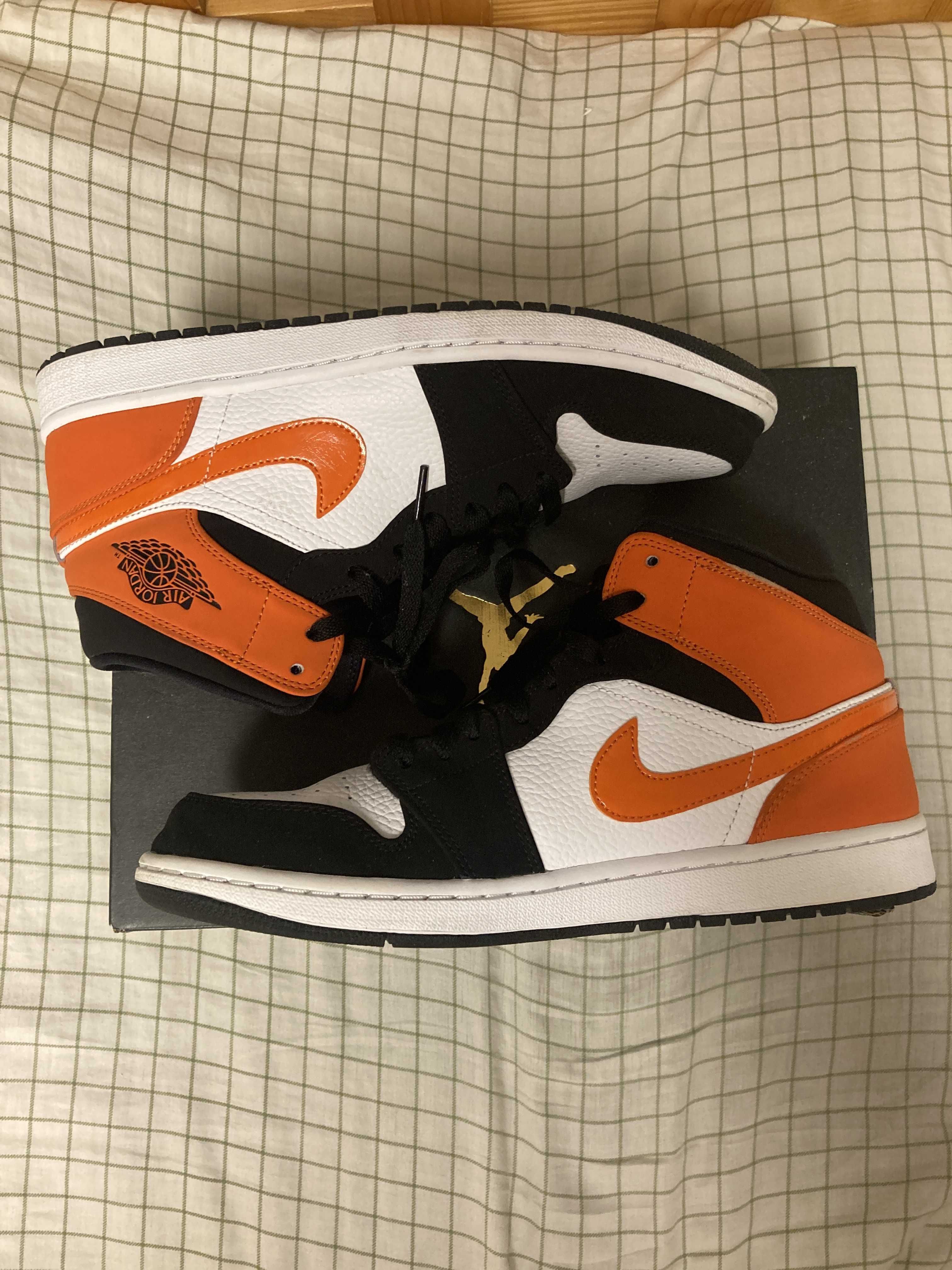 NIKE AIR JORDAN 1 MID "SHATTERED BACKBOARD"
