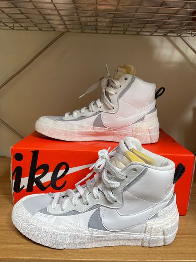 sacai × NIKE BLAZER MID "WHITE/WOLF GREY"