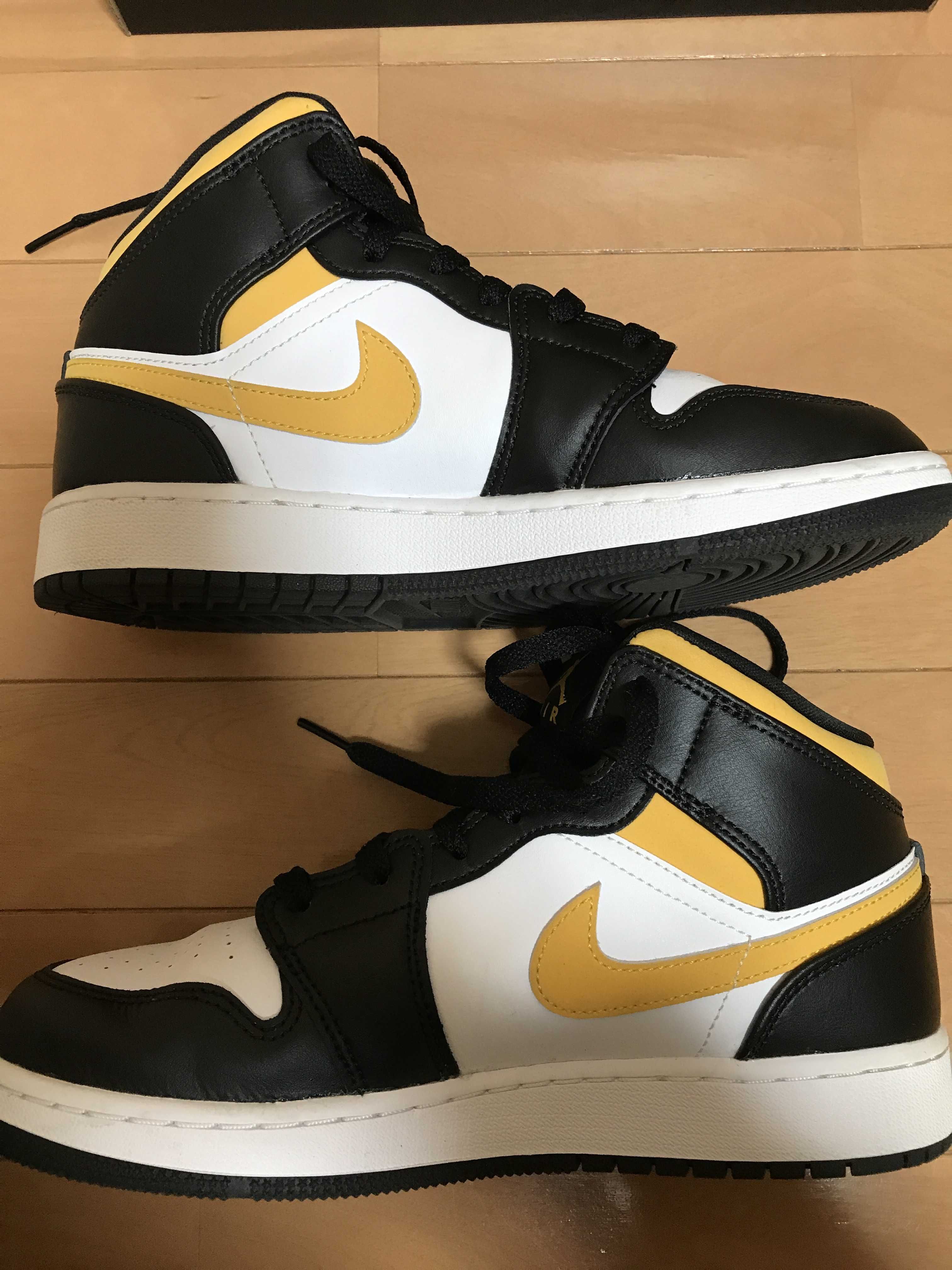 NIKE GS AIR JORDAN 1 MID "UNIVERSITY GOLD"