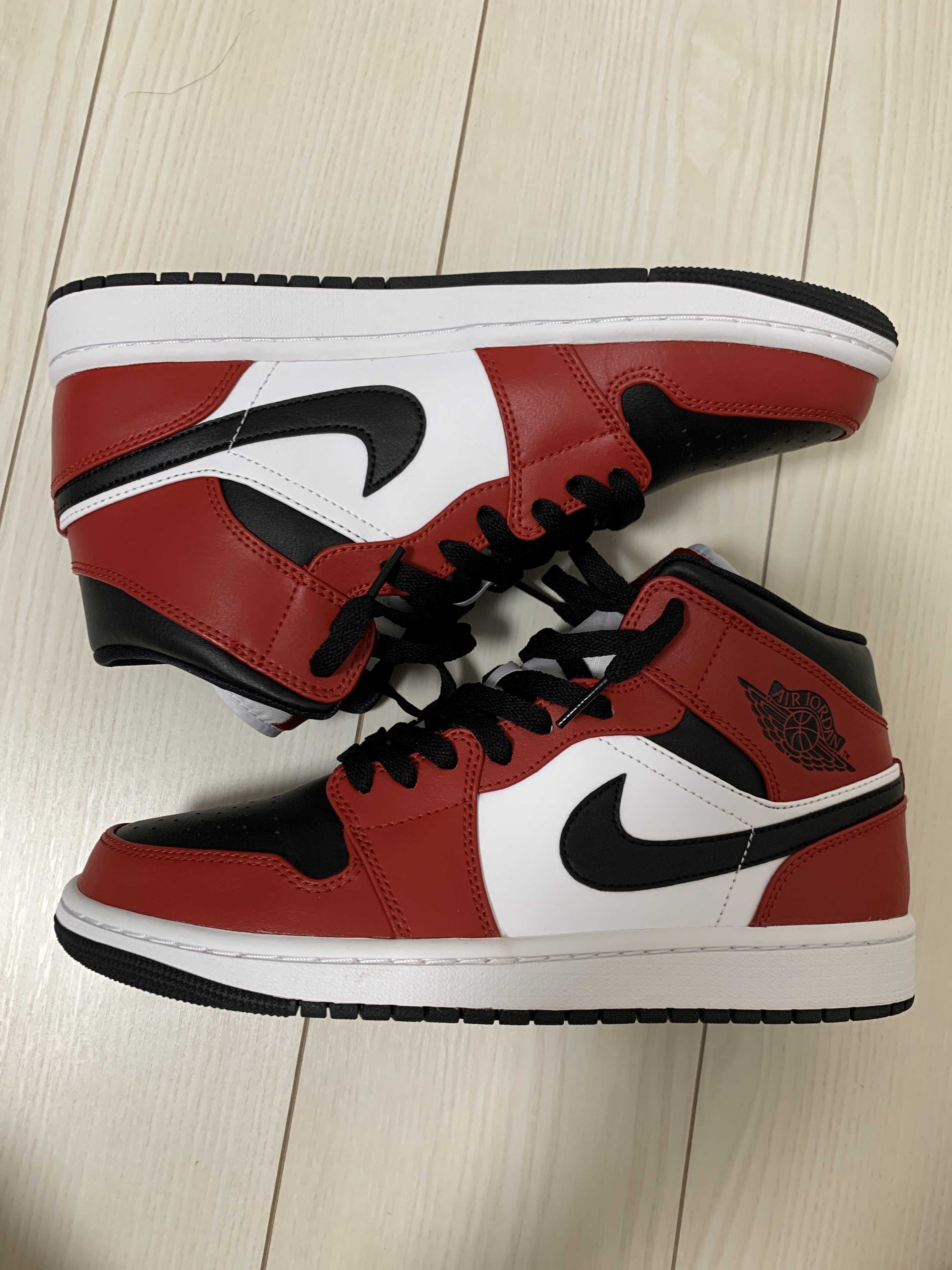 Nike Air Jordan 1 Mid "Chicago Black Toe"
