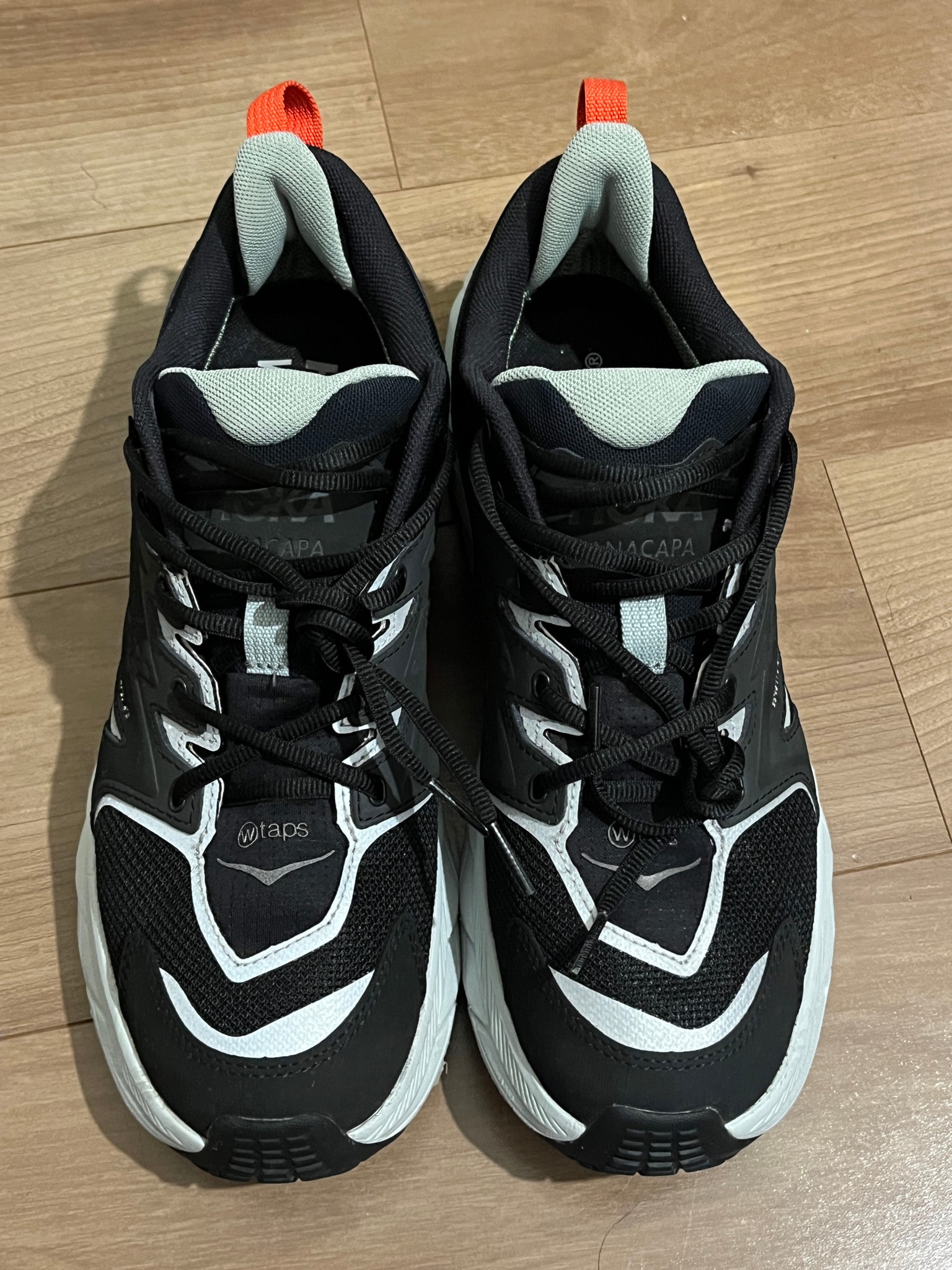 ダブルタップス × ホカ アナカパ ロー ゴアテックス 