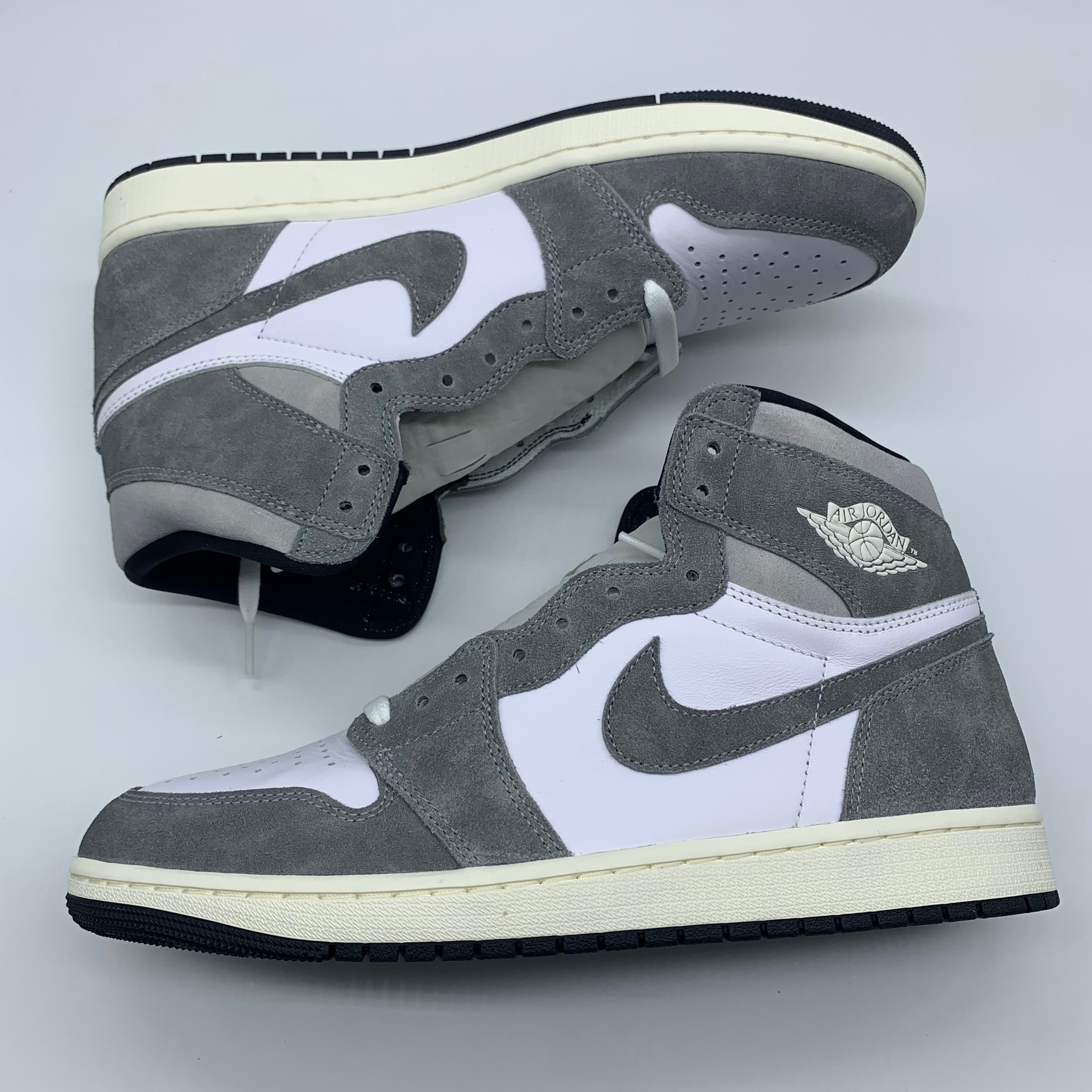 Nike Air Jordan 1 Retro High OG "Black and Smoke Grey"