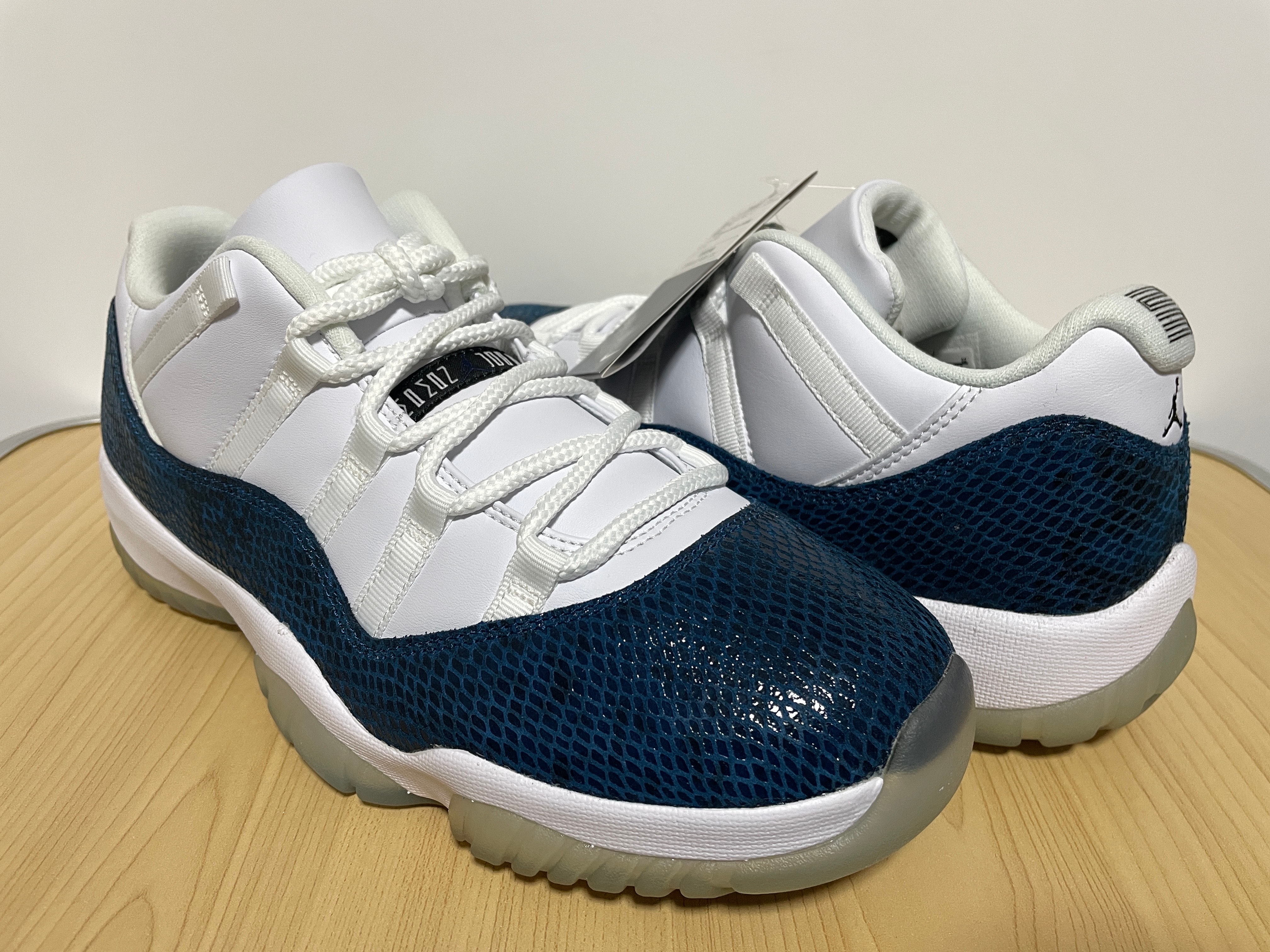 AIR JORDAN 11 LOW "SNAKESKIN"