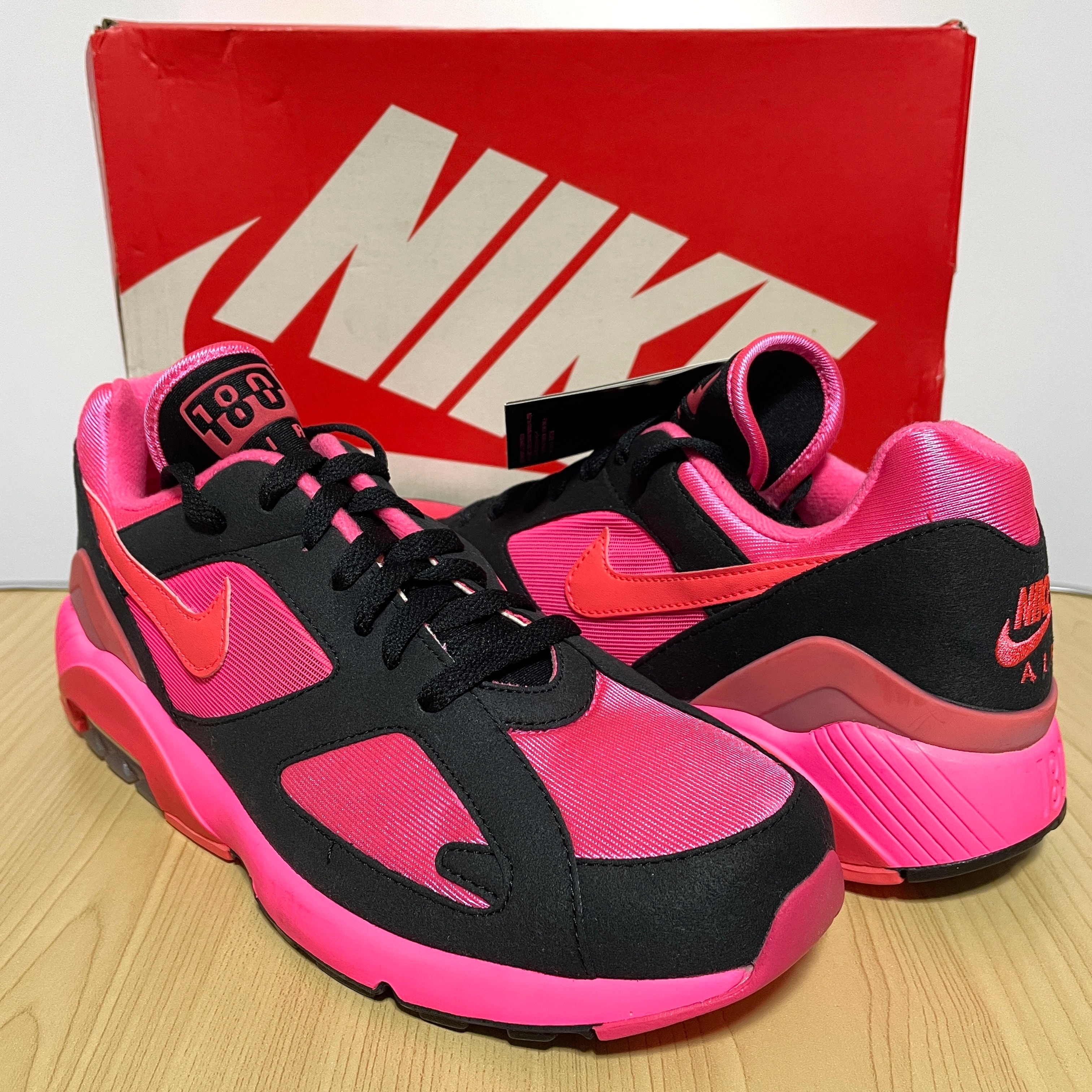 コムデギャルソン オムプリュス × ナイキ エアマックス 180 "ブラック/ピンク"