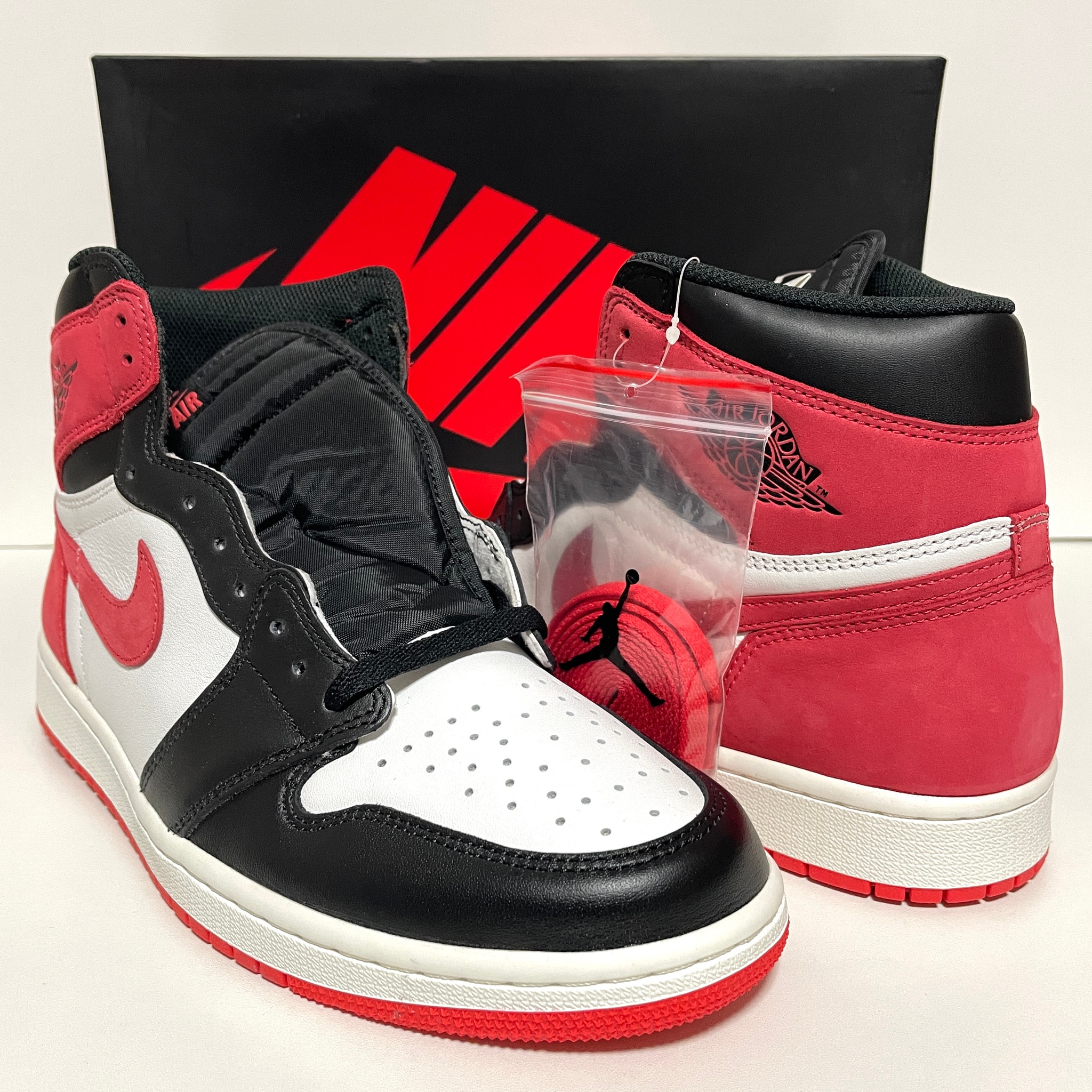 Nike Air Jordan 1 Retro High "Track Red"