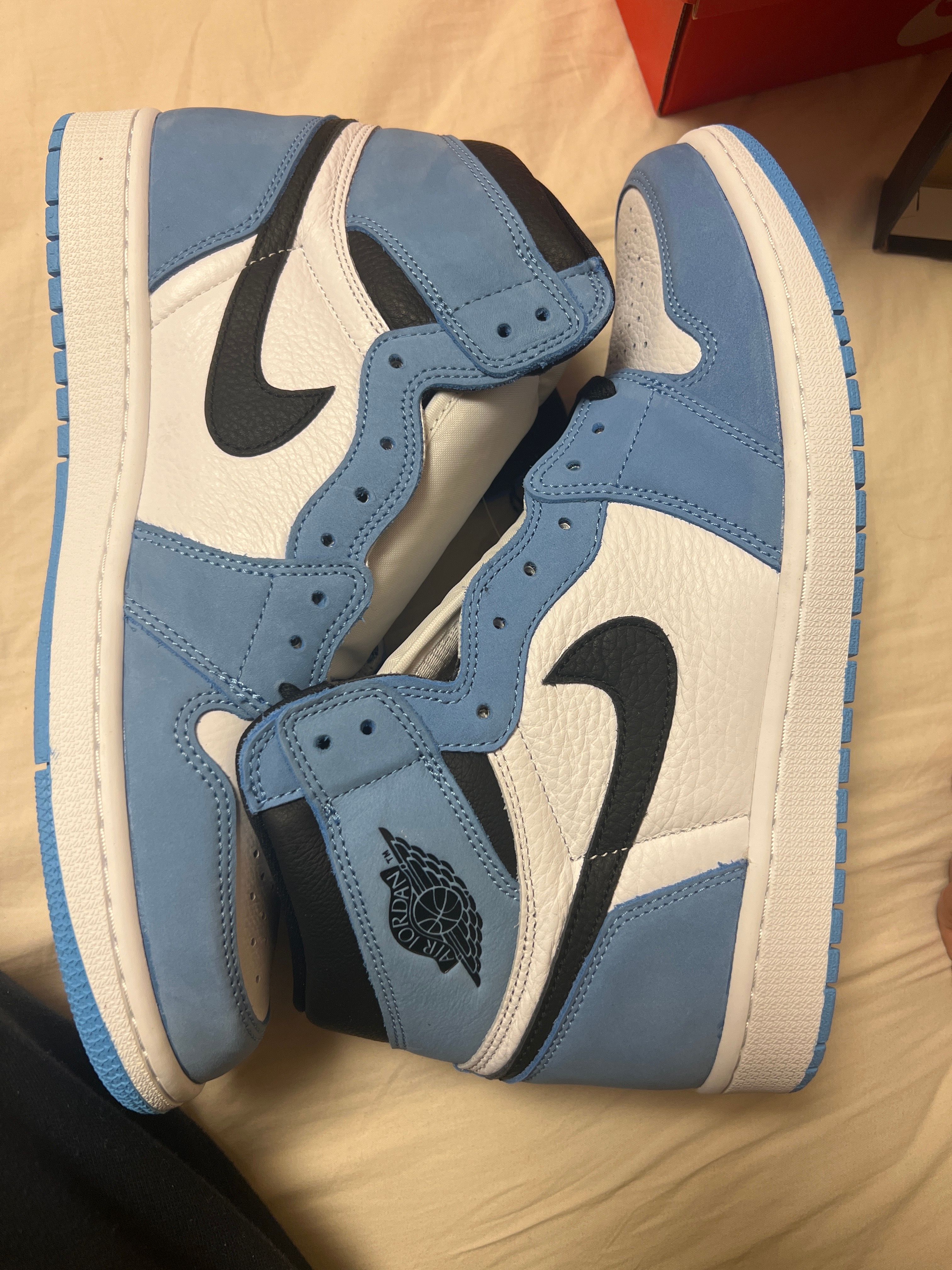 Nike Air Jordan 1 High OG "University Blue"
