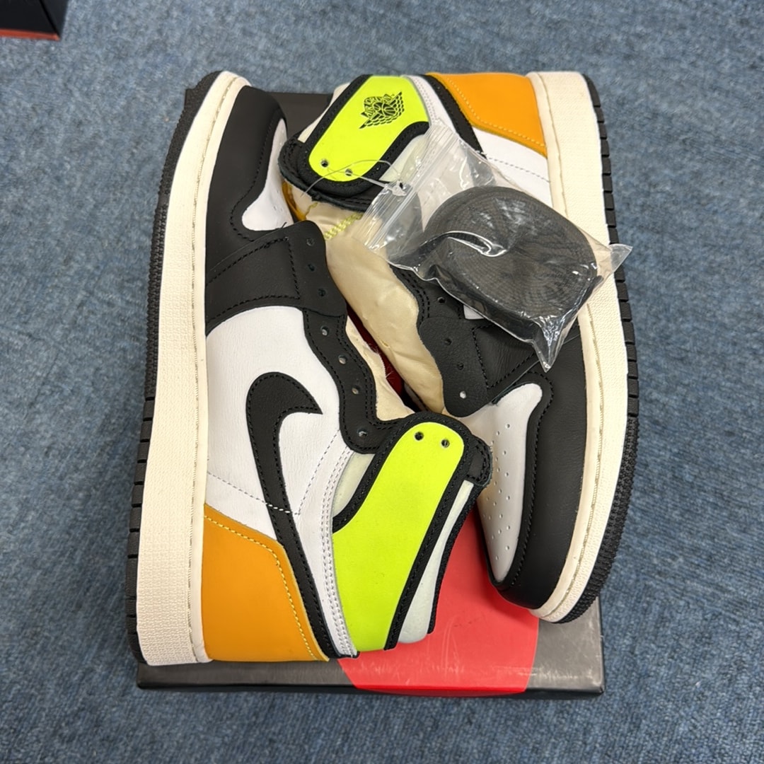 Nike Air Jordan 1 High OG "Volt Gold"