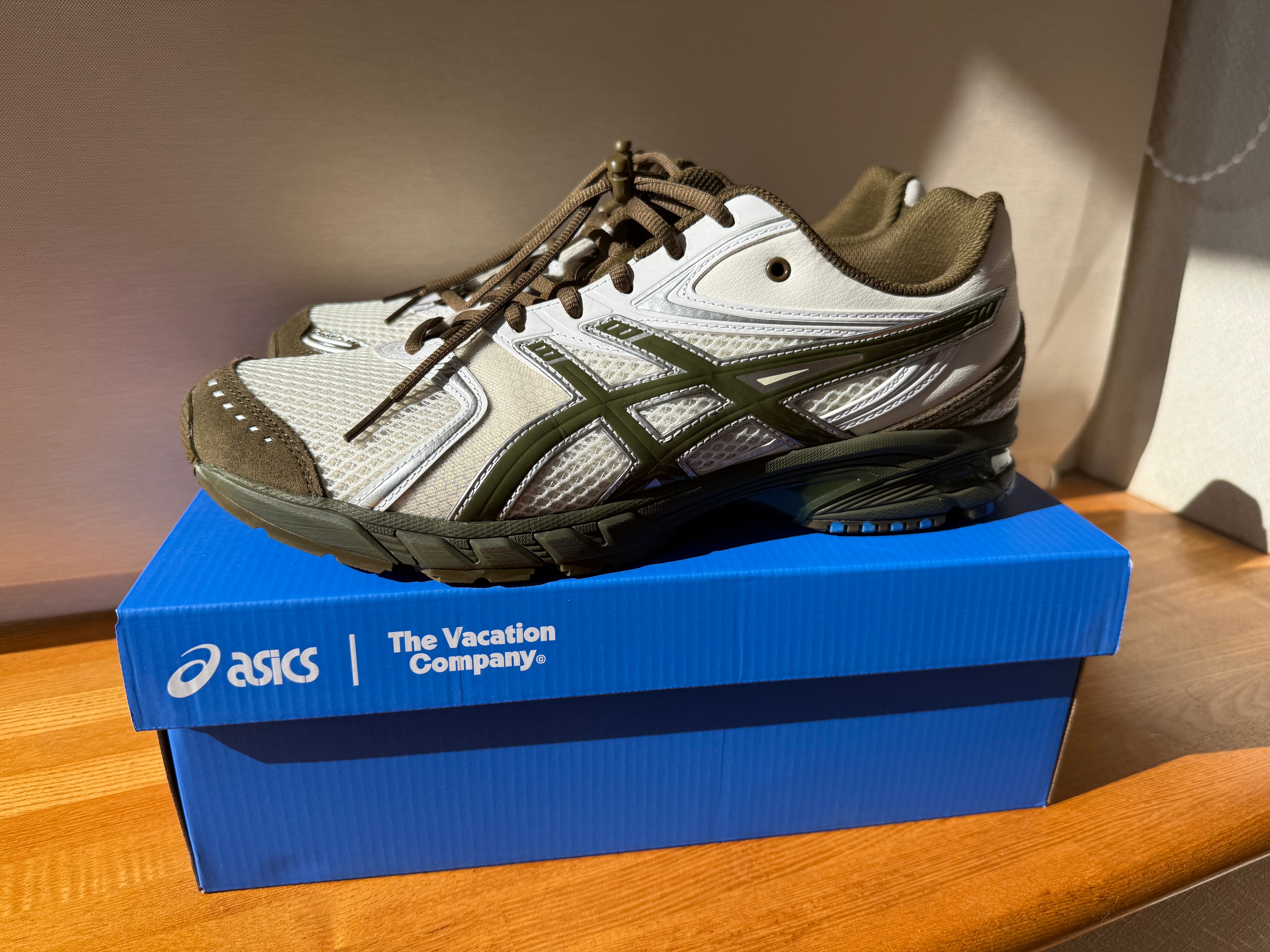 テンプテーションバケーション × アシックス ゲルDS トレーナー14 "クリーム/オリーブキャンバス"