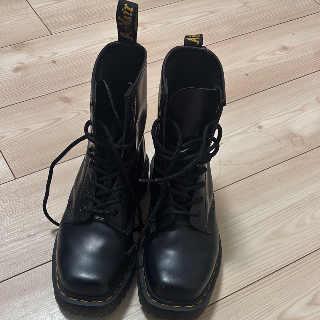 ドクターマーチン 1460 ベックス スクエアトウ ブーツ "ブラック"