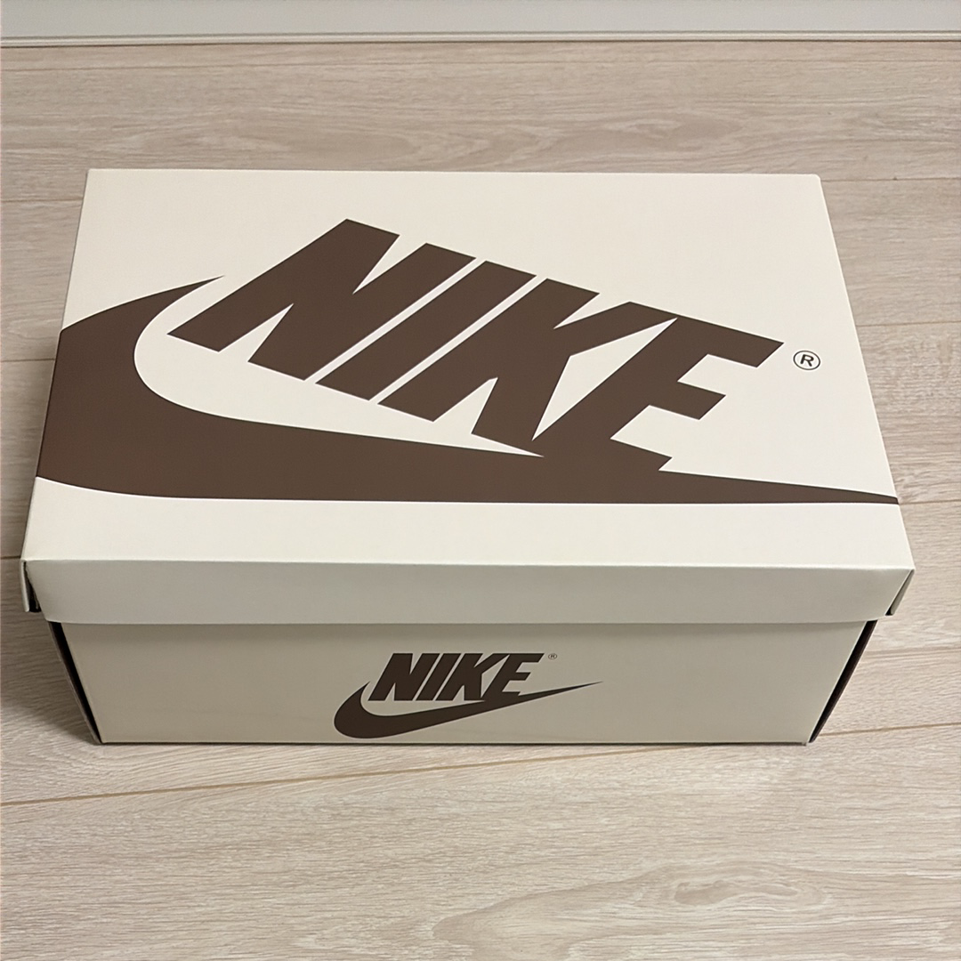 トラヴィススコット × ナイキ エアジョーダン1 ロー OG SP "ベルベットブラウン アンド ダークモカ"