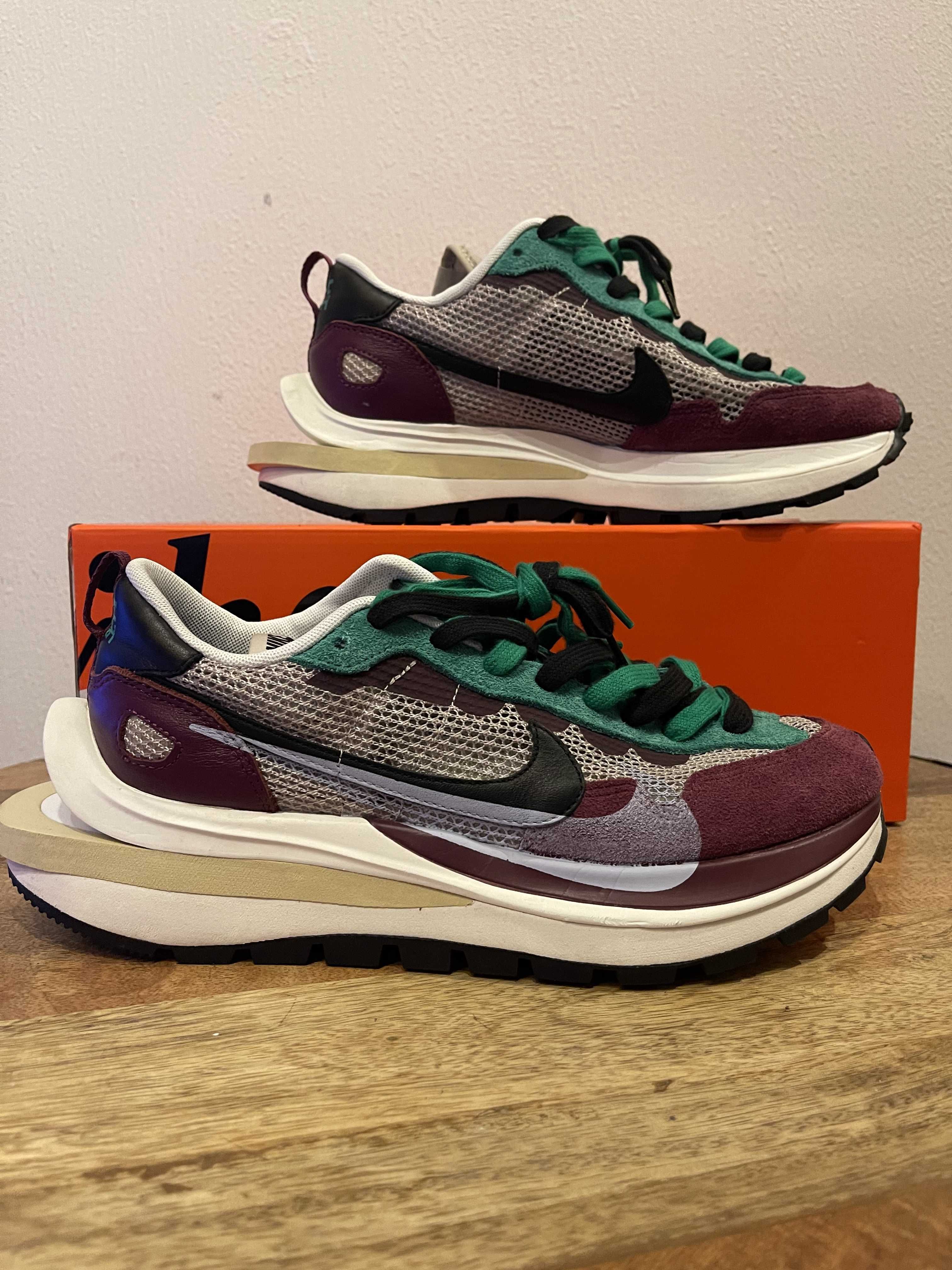sacai × Nike Vapor Waffle "String/Red/Green"