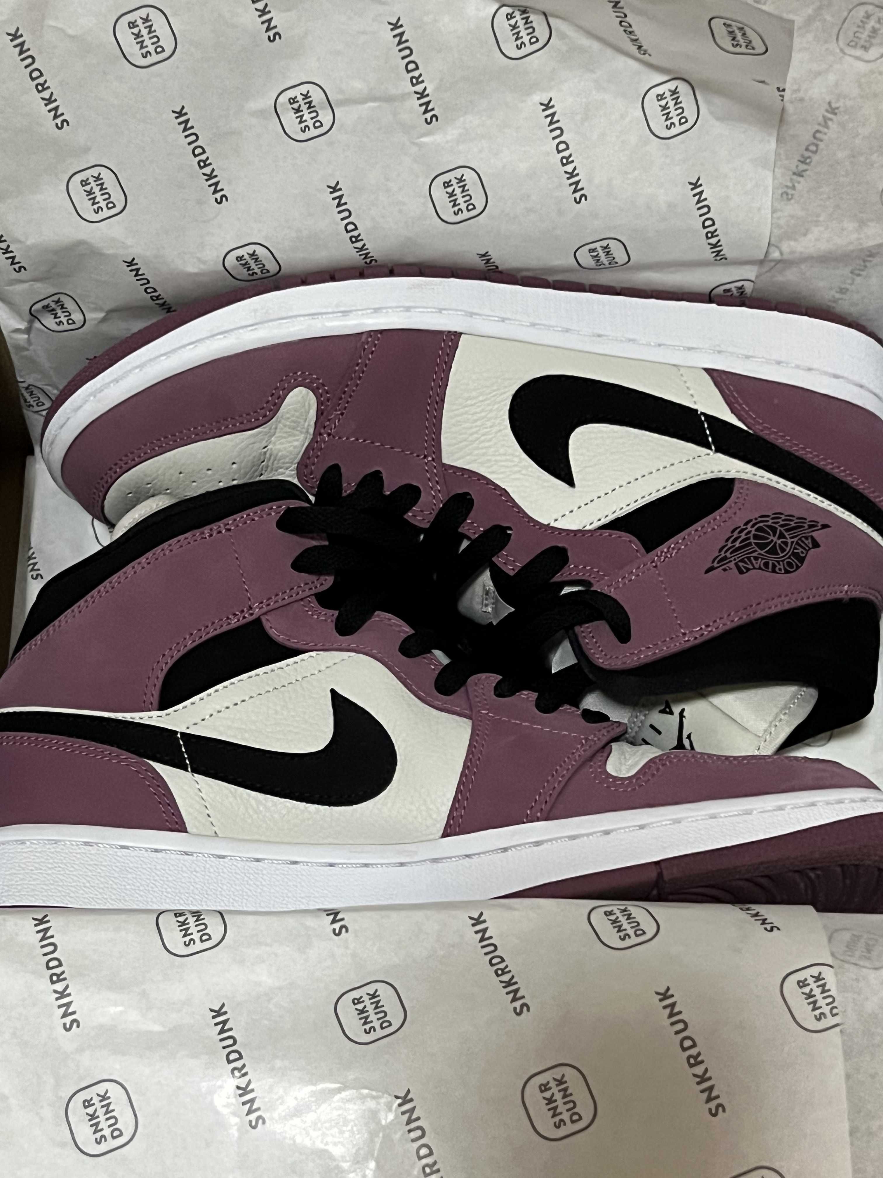 Nike Women's Air Jordan 1 Mid "Berry Pink"