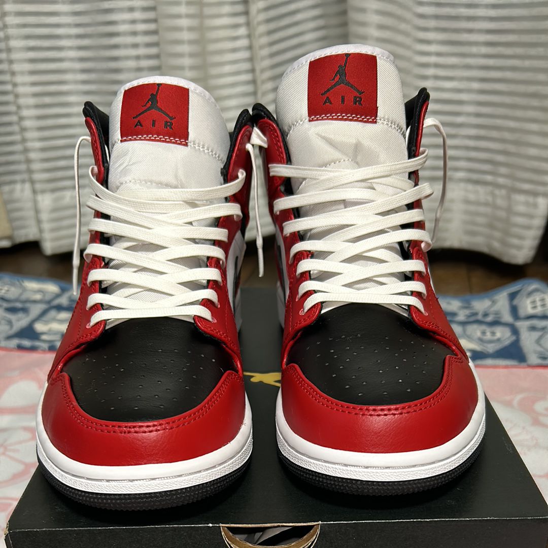 Nike Air Jordan 1 Mid "Chicago Black Toe"