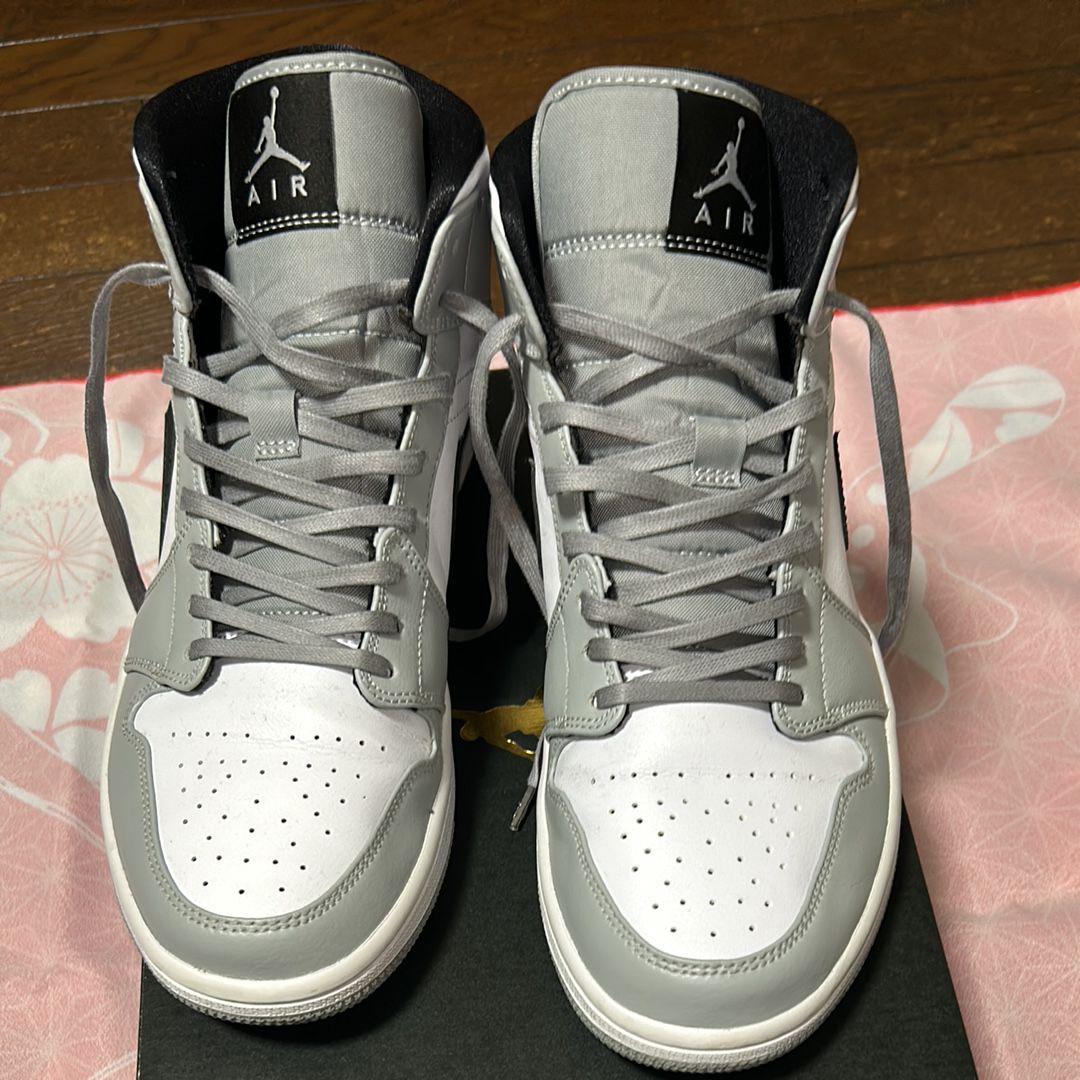 Nike Air Jordan 1 Mid "Light Smoke Grey/White/Black"