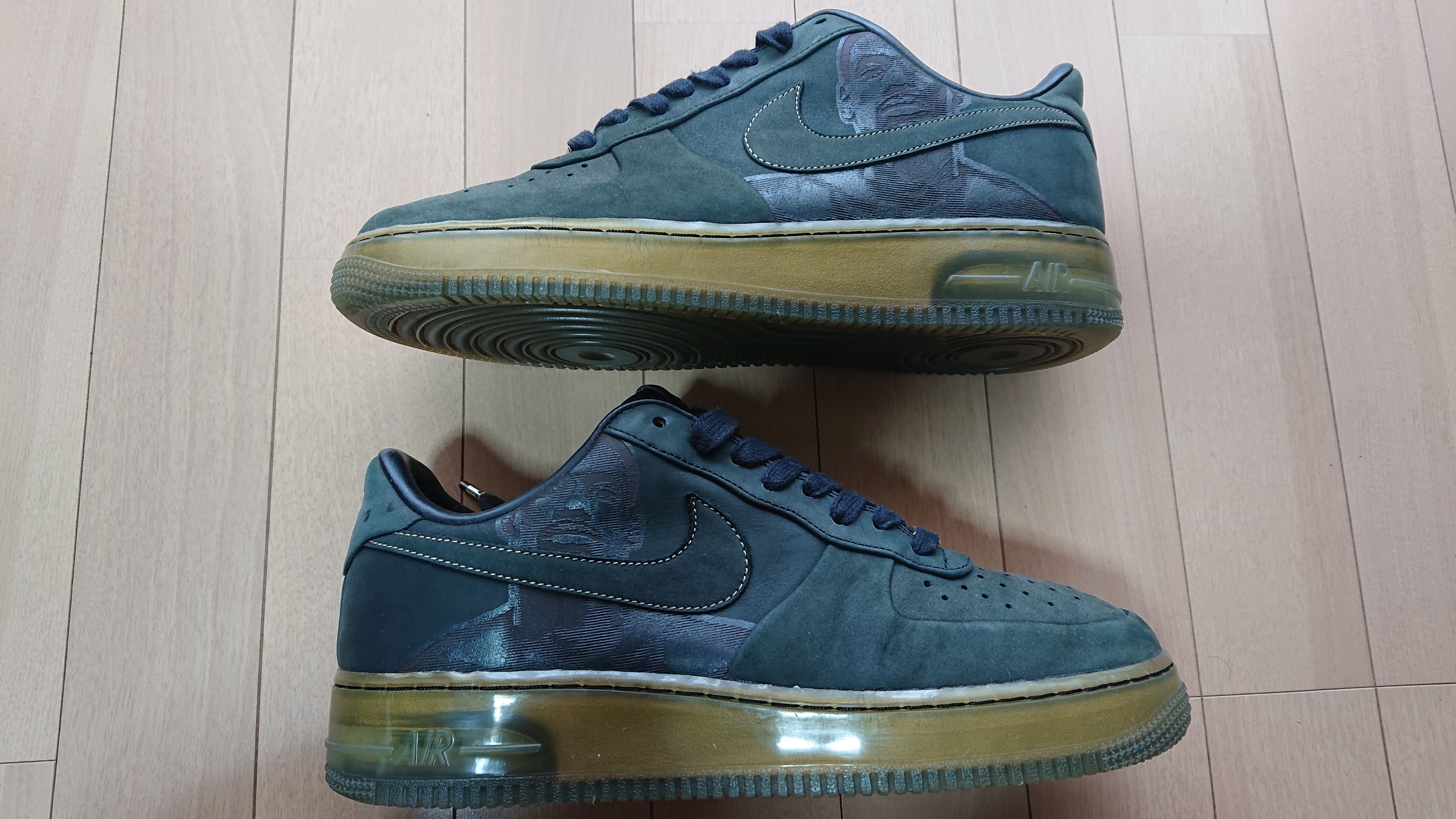 Lebron James × Nike Air Force 1 Low "Black Met Gold"