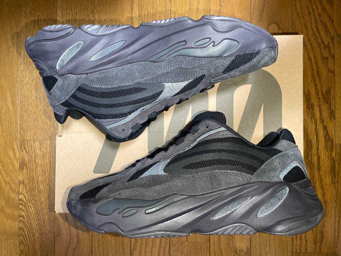 adidas YEEZY BOOST 700 V2 "Vanta"