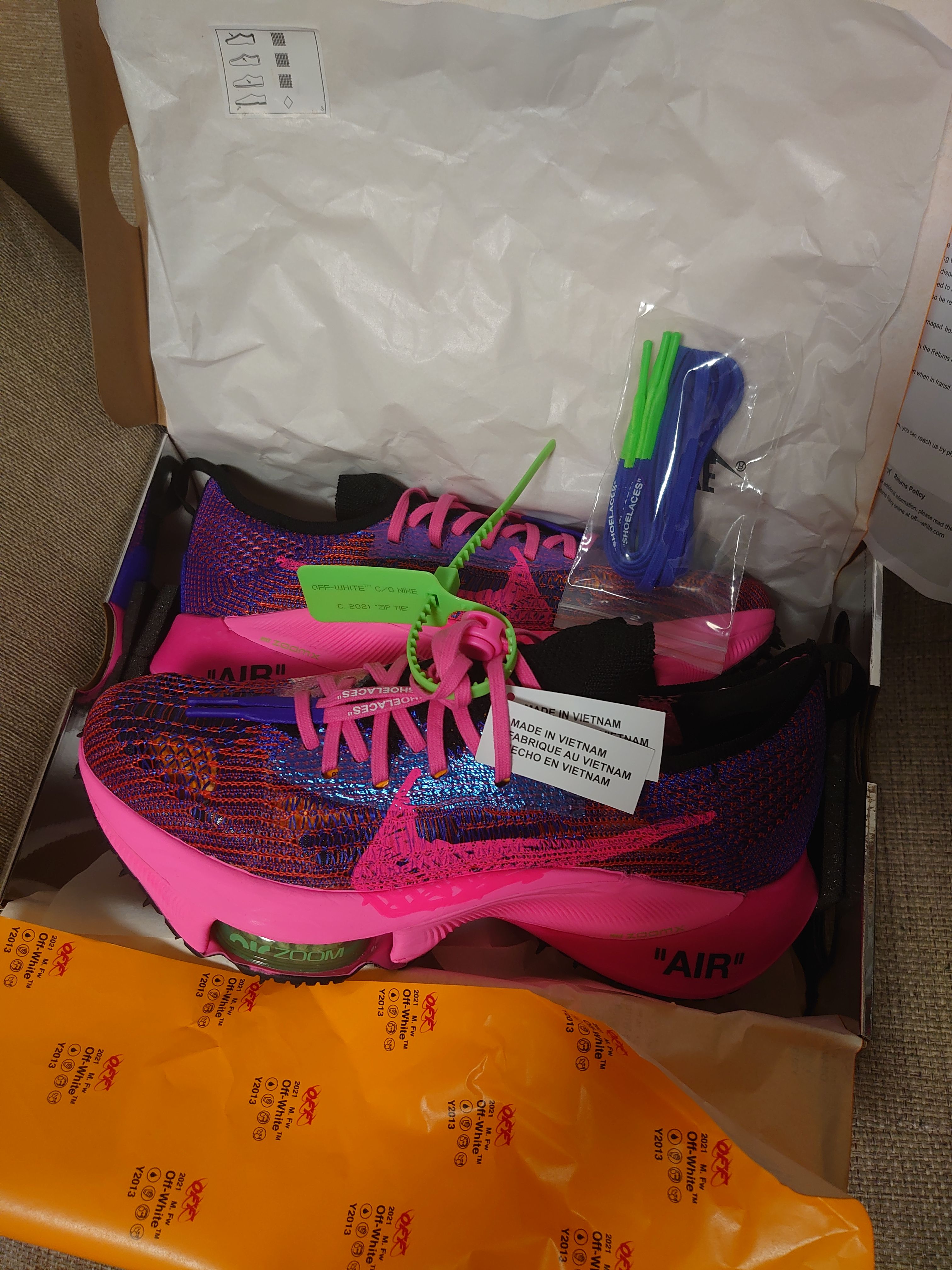 Off-White × Nike Air Zoom Tempo Next% Flyknit "Pink Glow"