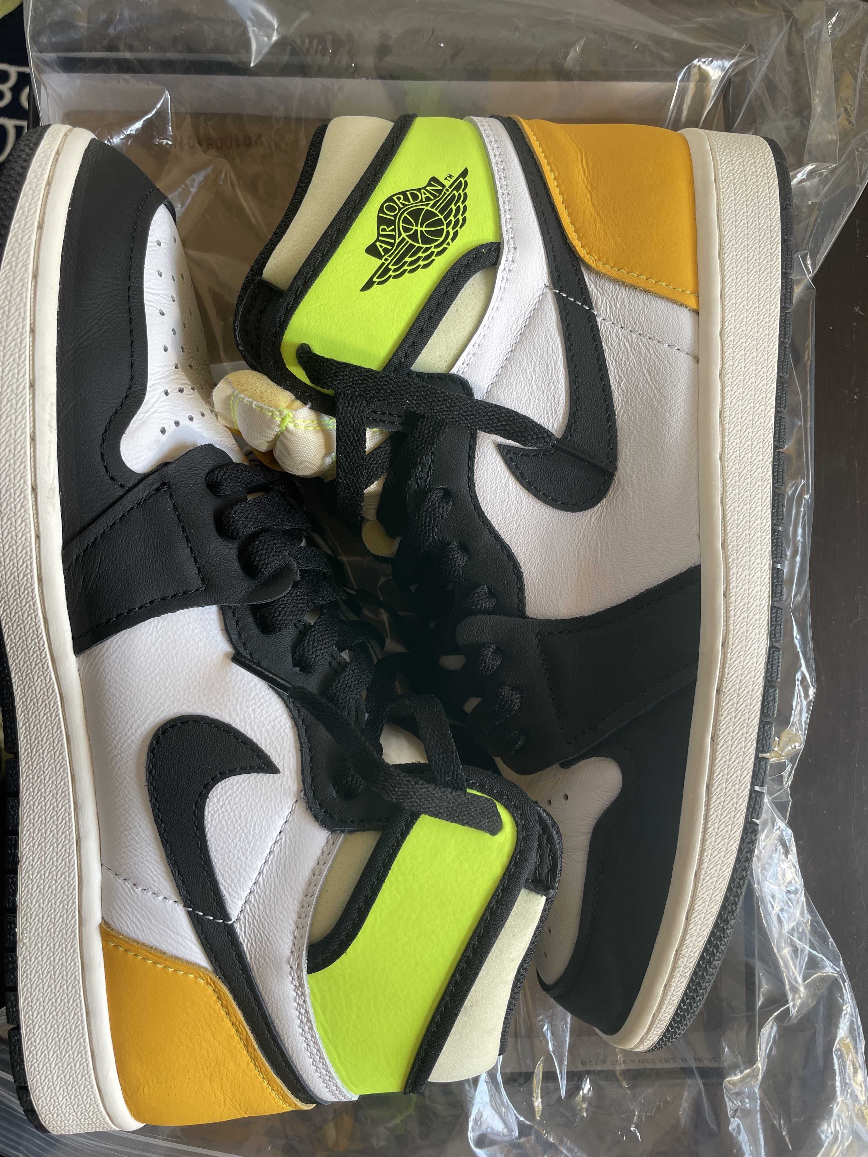 Nike Air Jordan 1 High OG "Volt Gold"