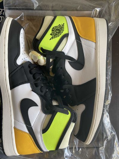 Nike Air Jordan 1 High OG "Volt Gold"