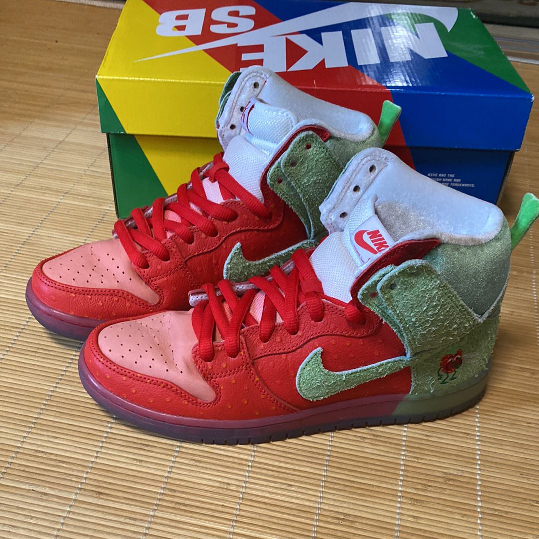Nike SB Dunk High "Strawberry Cough"