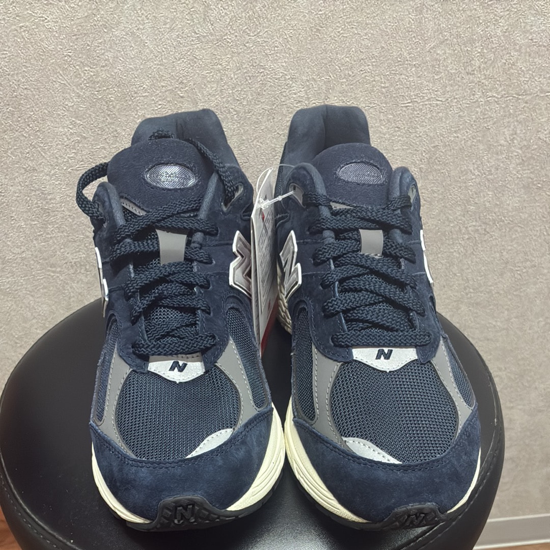 New Balance 2002R 