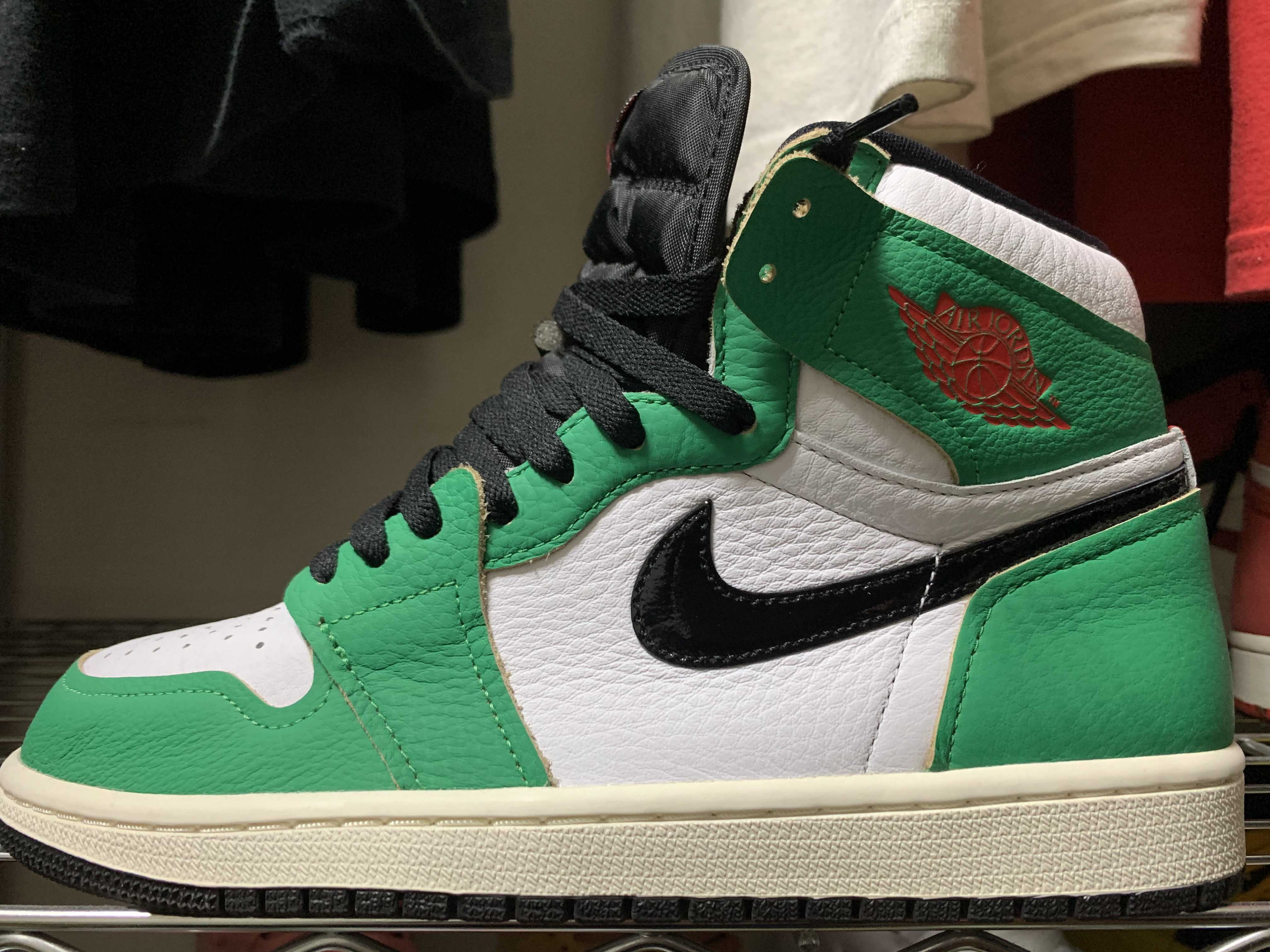 Nike Women's Air Jordan 1 High OG "Lucky Green/White-Sail-Black"   
