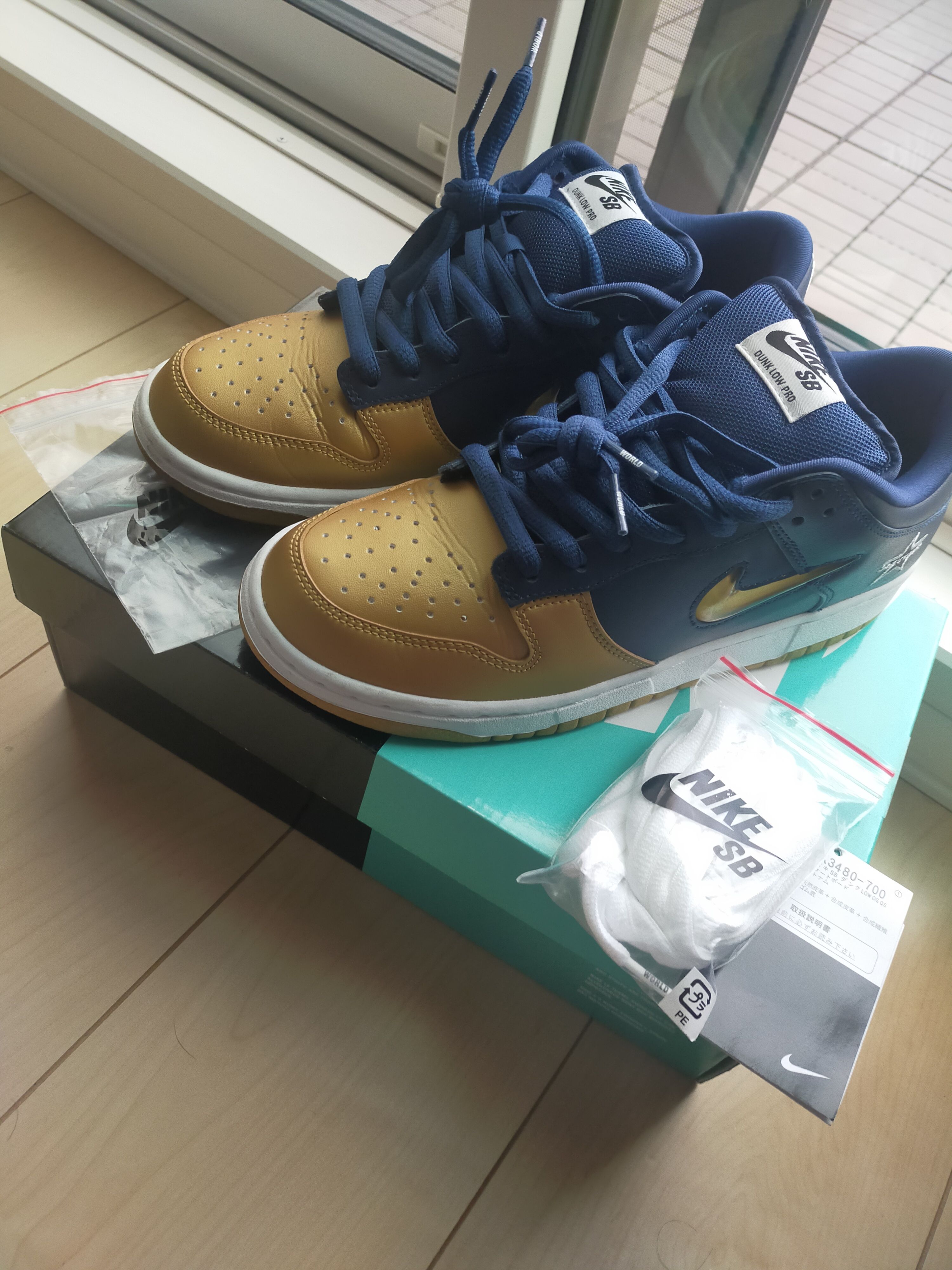 Supreme × Nike SB Dunk Low OG QS "Metallic Gold/Navy"