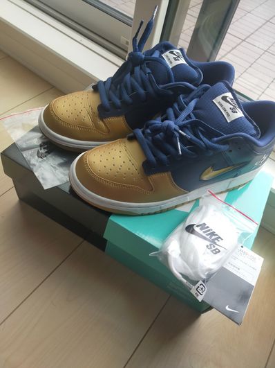 Supreme × Nike SB Dunk Low OG QS "Metallic Gold/Navy"