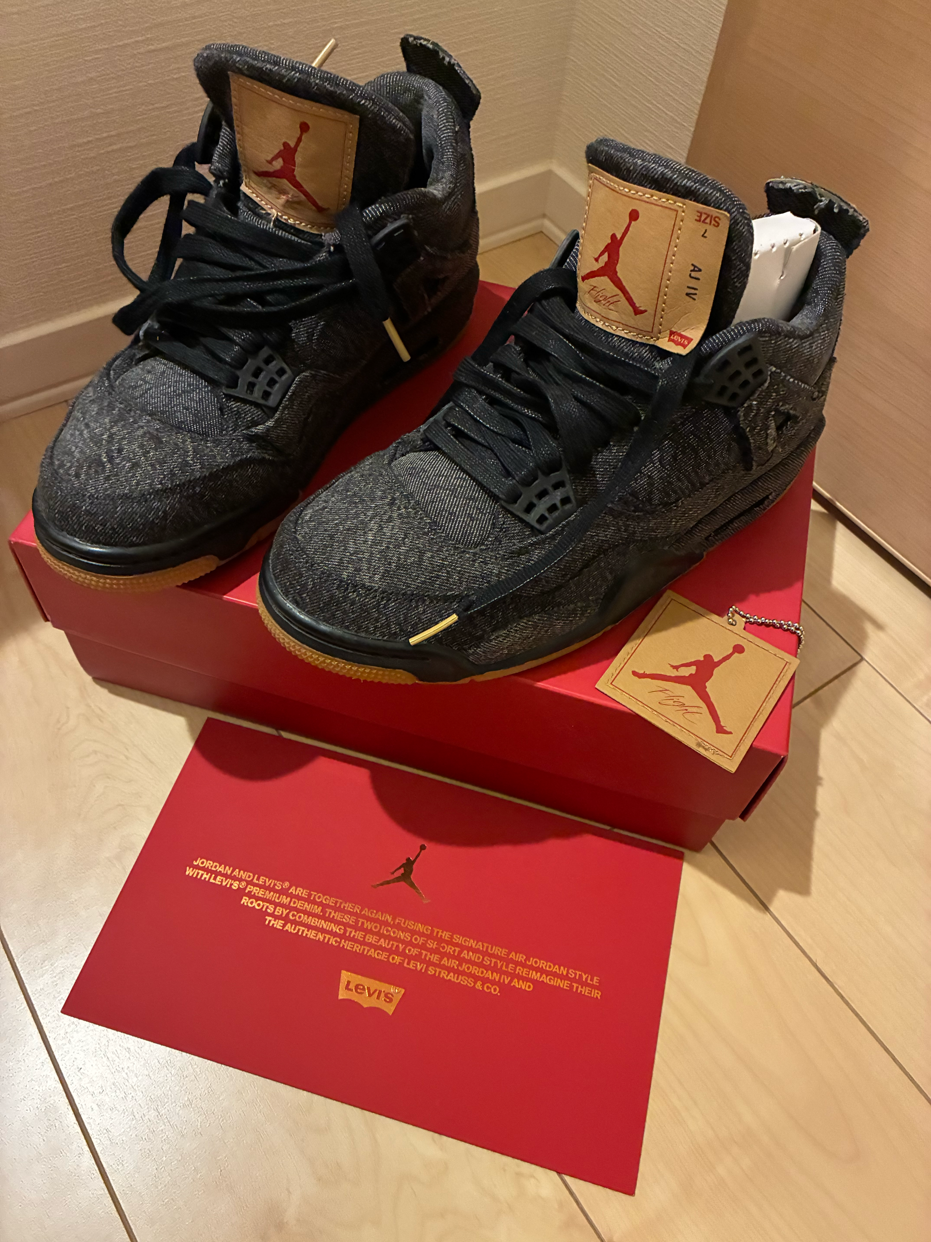 Nike × Levi's Air Jordan 4 "Black Denim" (LEVIS Tab)