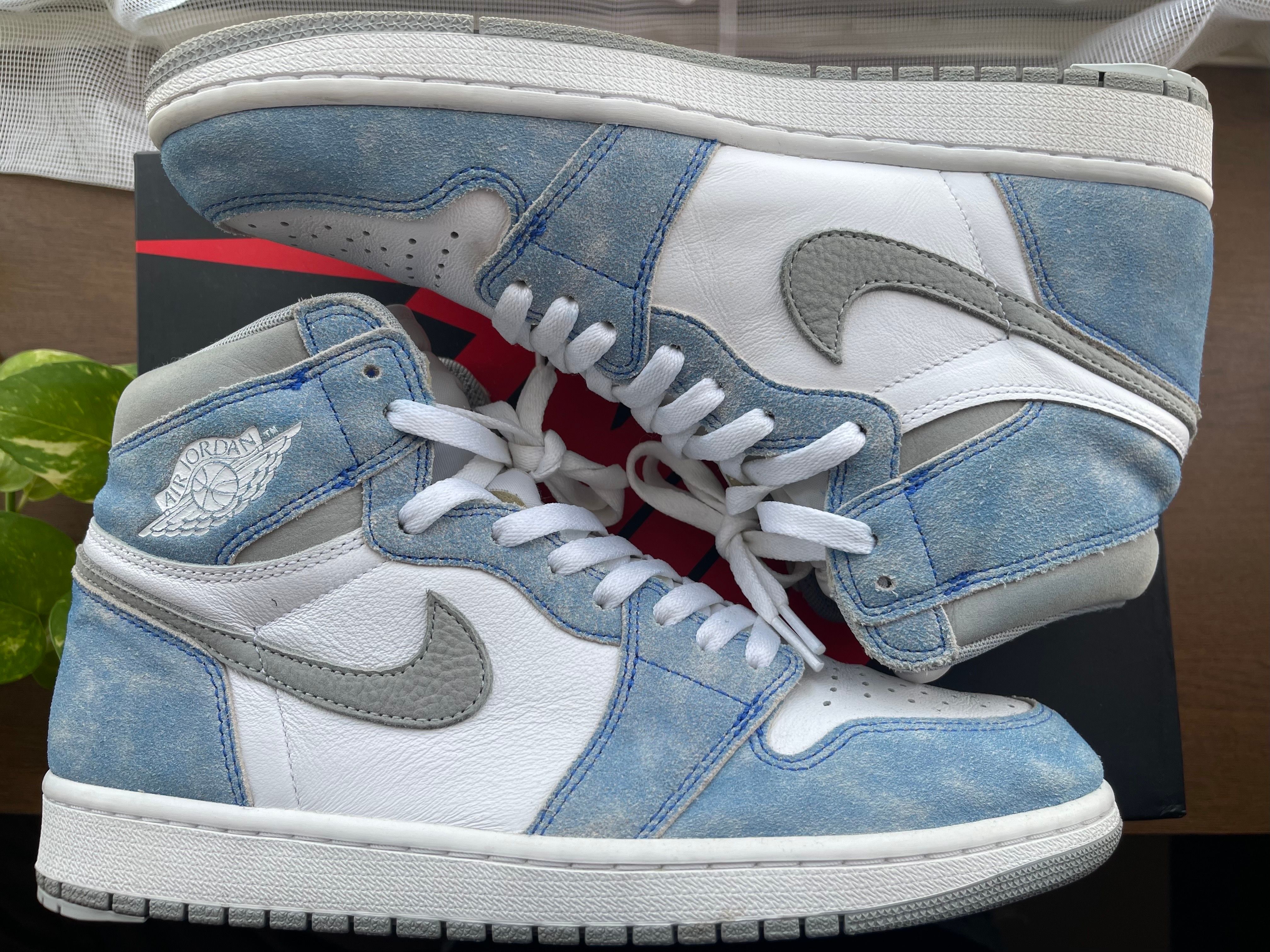 Nike Air Jordan 1 High OG "Hyper Royal"