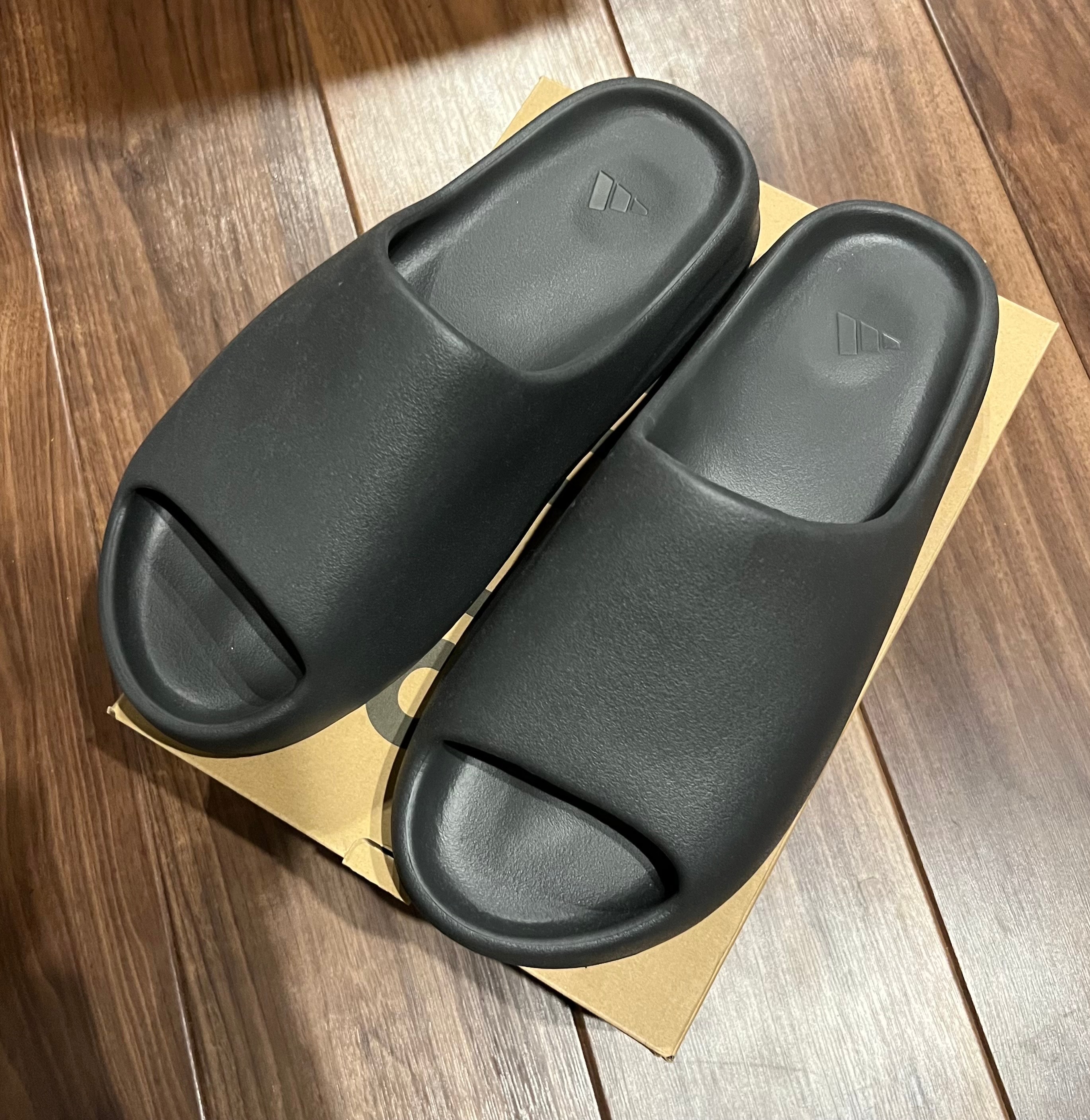 アディダス イージースライド "オニキス"