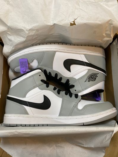 Nike Air Jordan 1 Mid "Light Smoke Grey/White/Black"