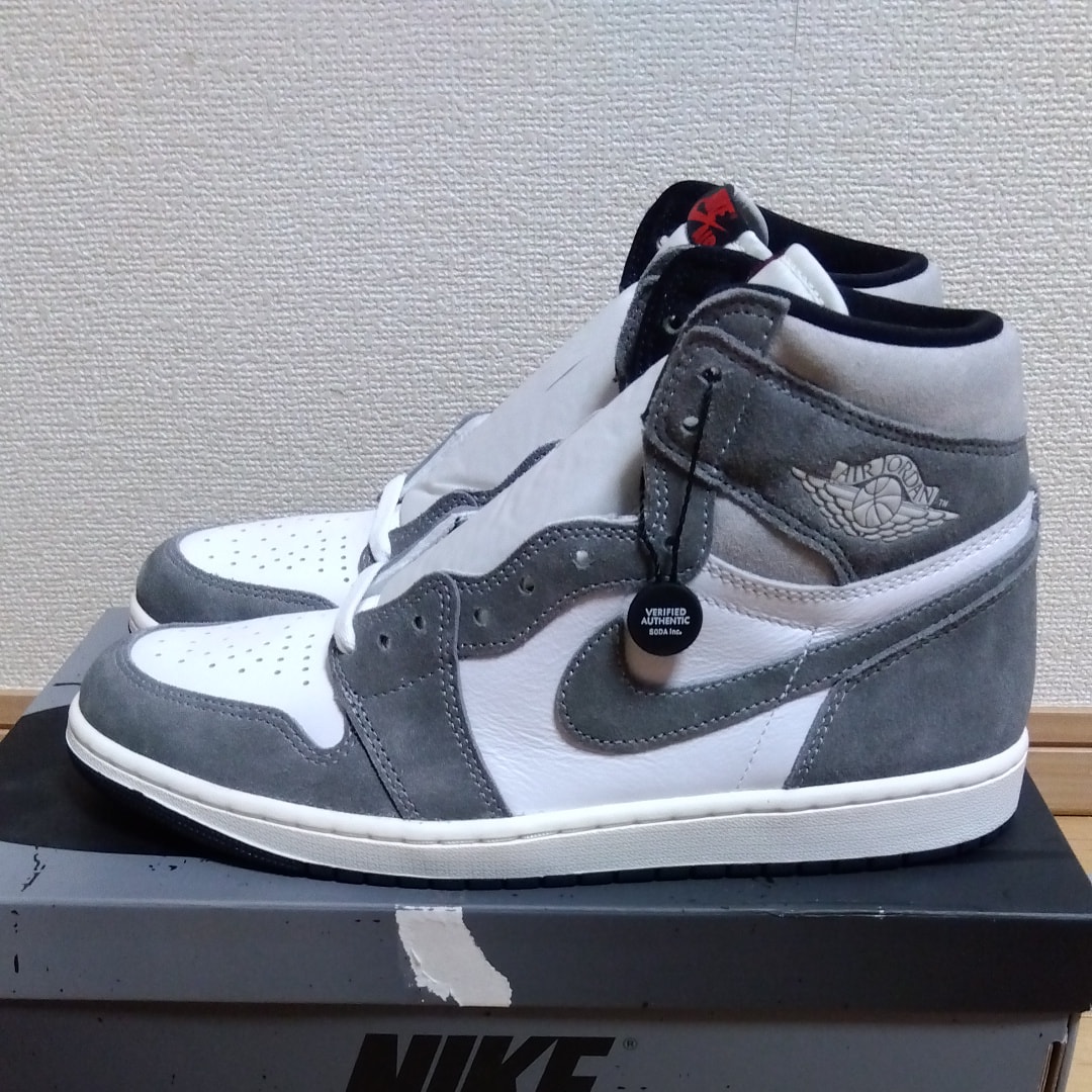Nike Air Jordan 1 Retro High OG "Black and Smoke Grey"