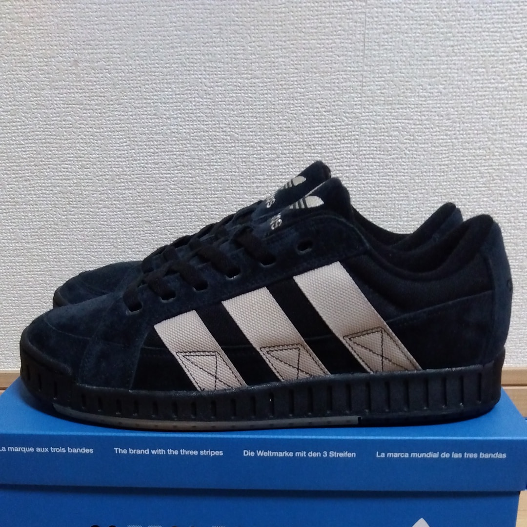 アディダス ロースーツ "コアブラック/ワンダーベージュ"