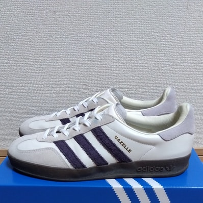 emmi Exclusive adidas Gazelle Indoor "Off White/Aurora Black/Gum"