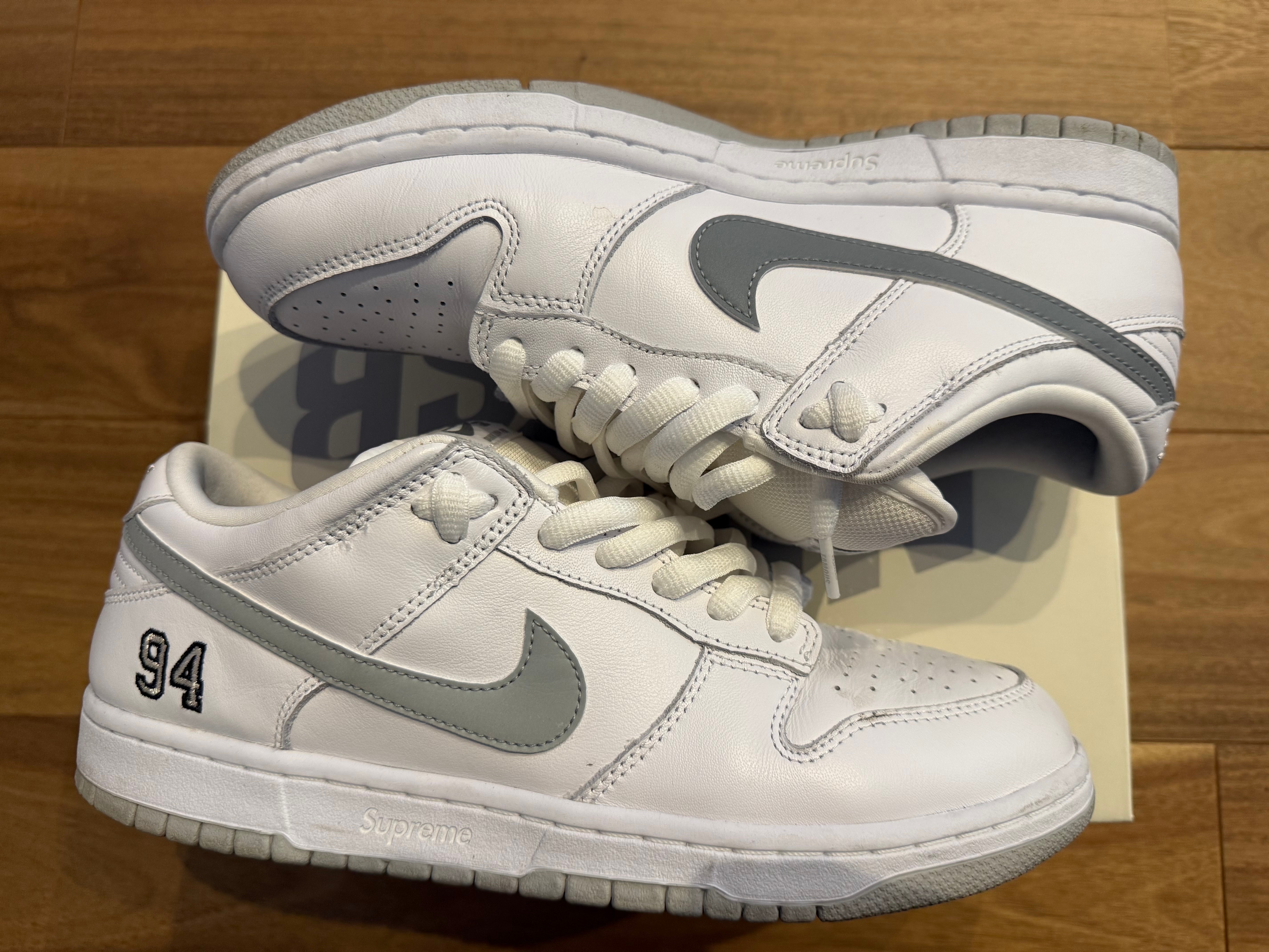Supreme × Nike SB Dunk Low "White/Metallic Silver" (25FW Week2)