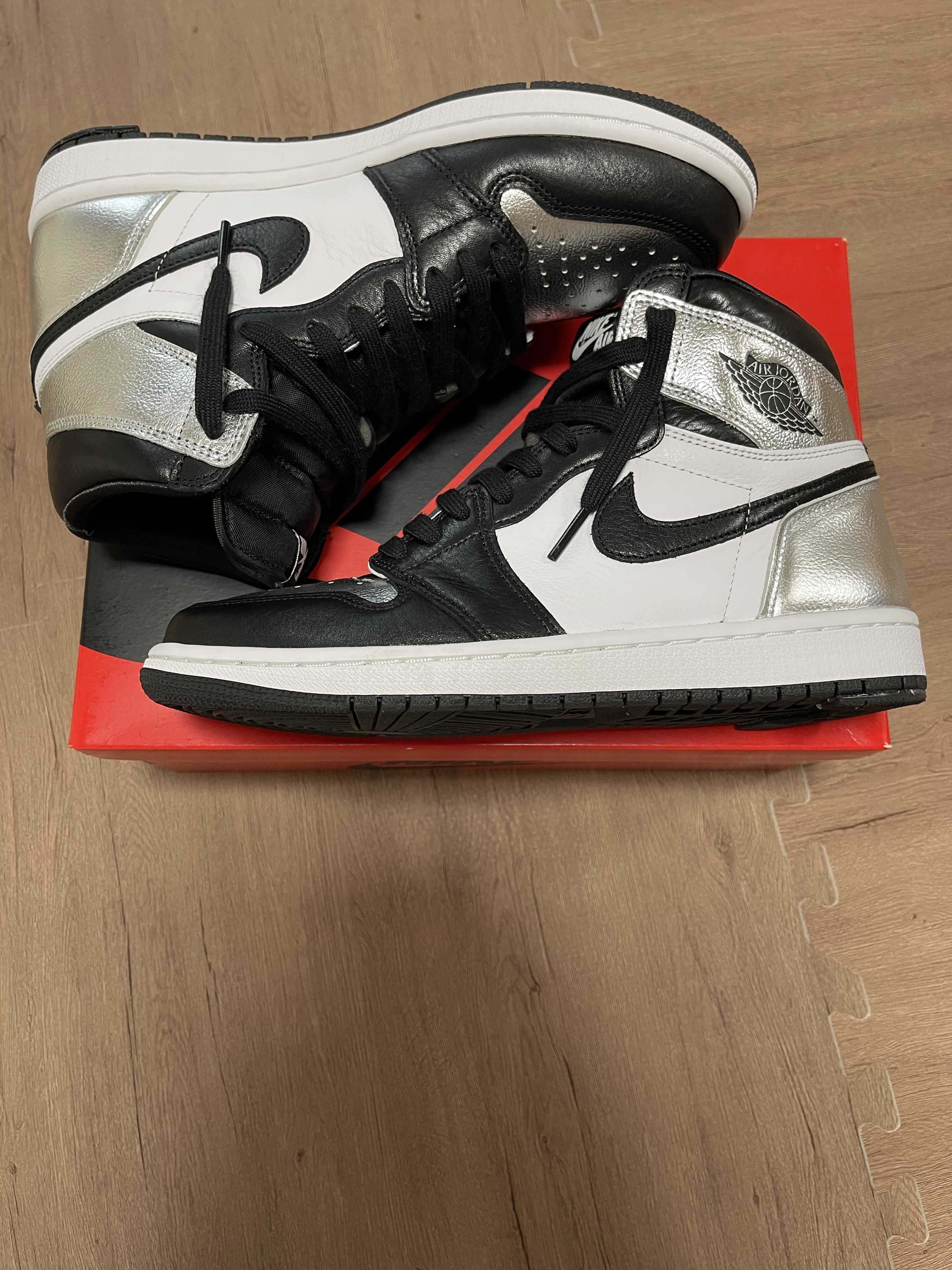 Nike Women's Air Jordan 1 Retro High OG "Silver Toe"