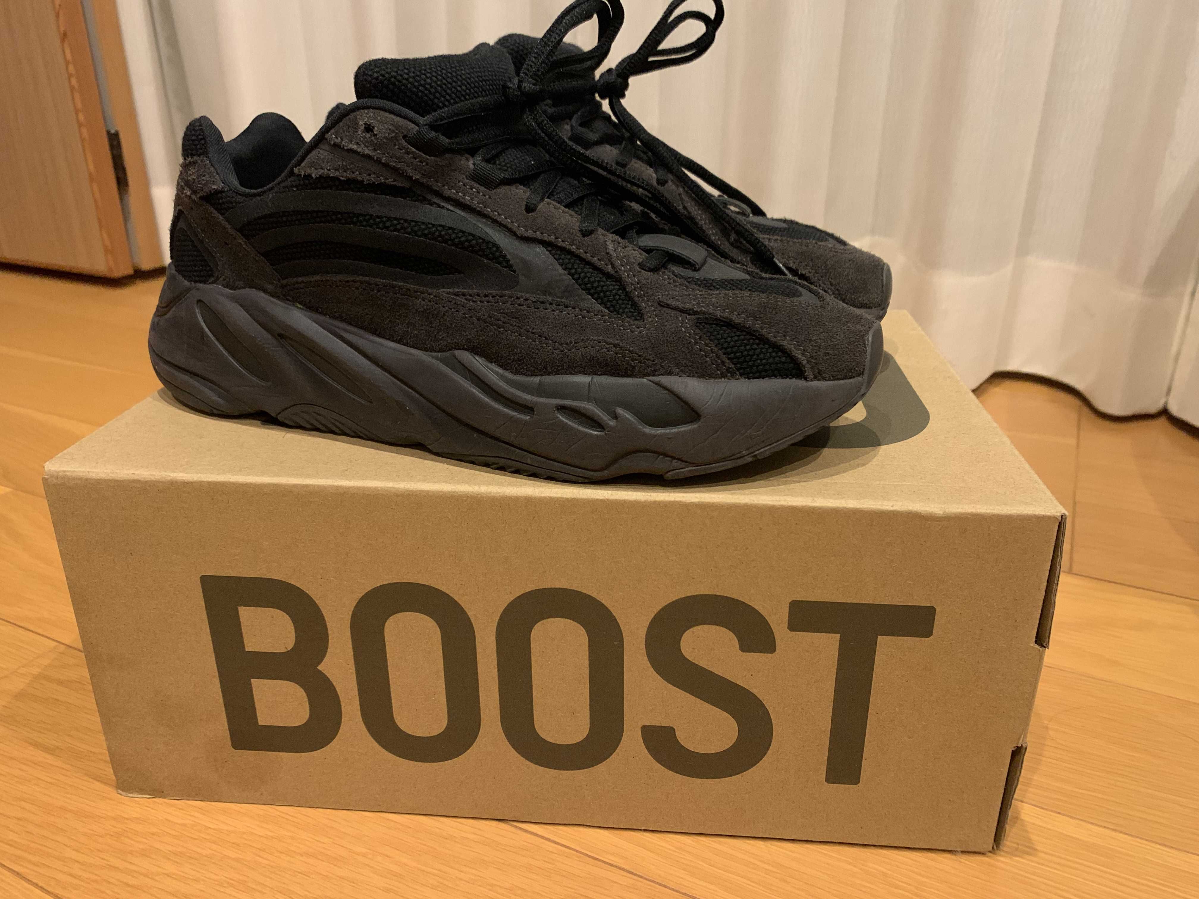 adidas YEEZY BOOST 700 V2 "Vanta"