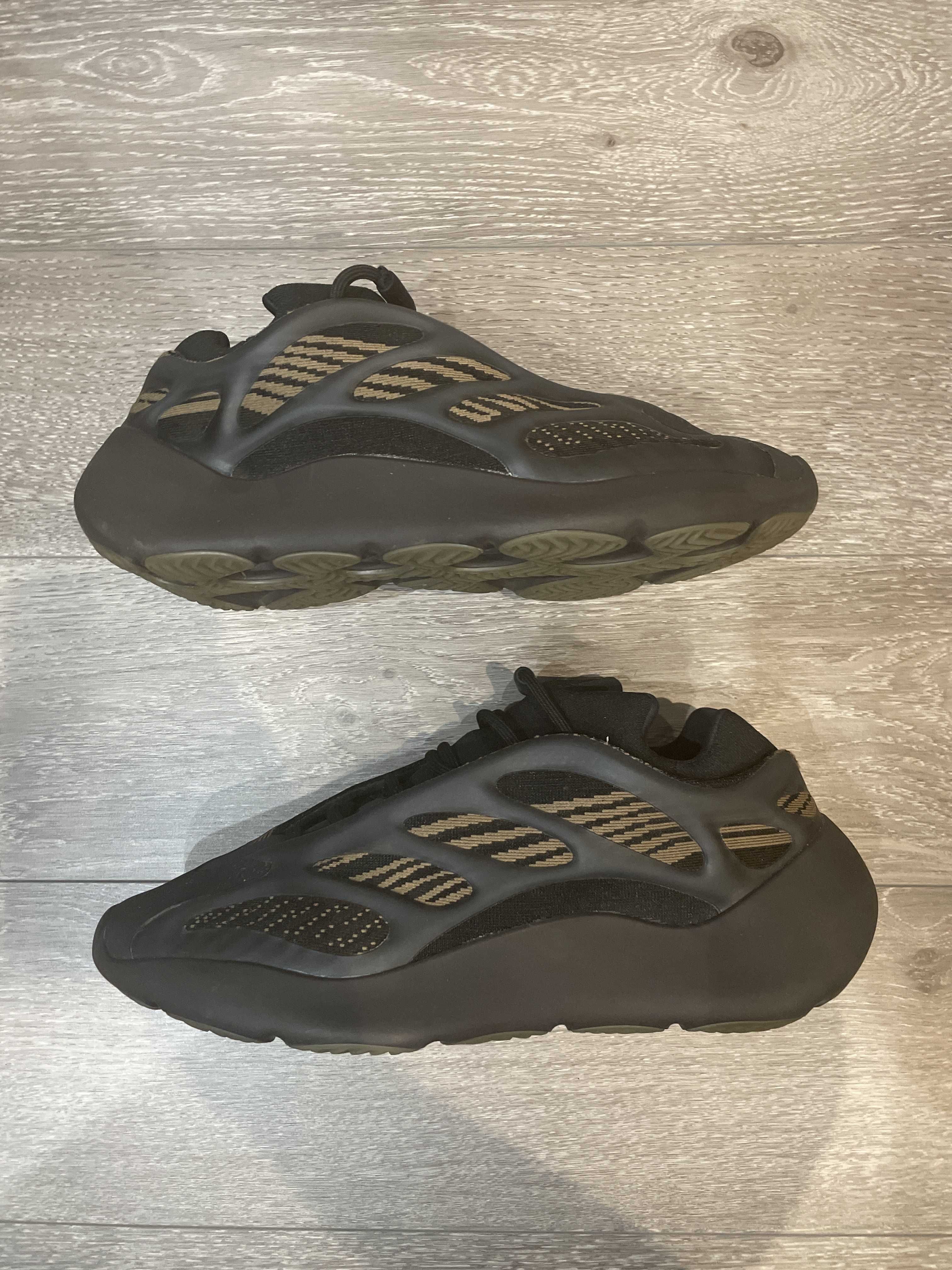 adidas YEEZY 700V3 "Clay Brown"