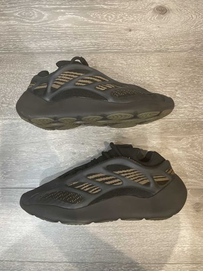 adidas YEEZY 700V3 "Clay Brown"