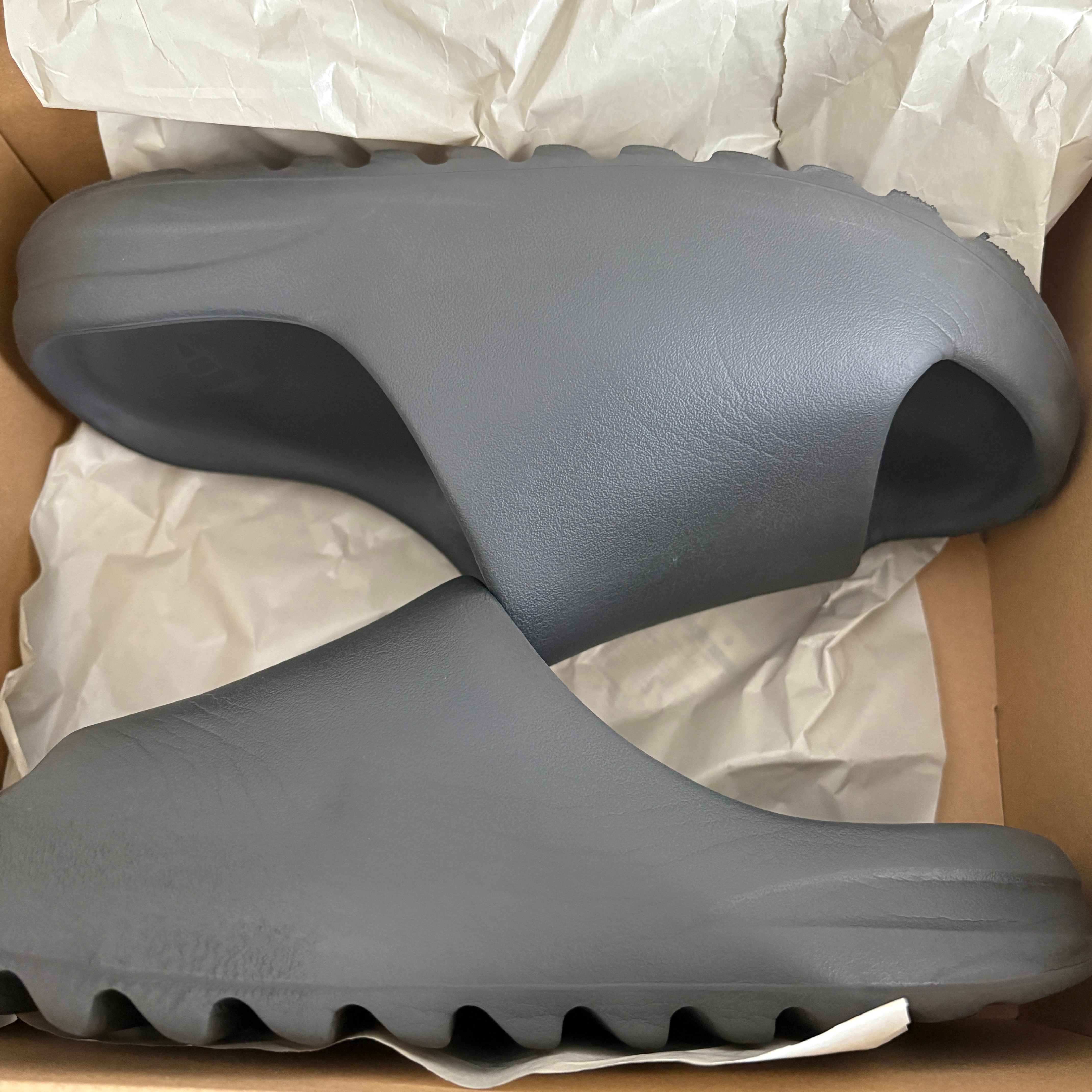 adidas YEEZY Slide "Dark Onyx"