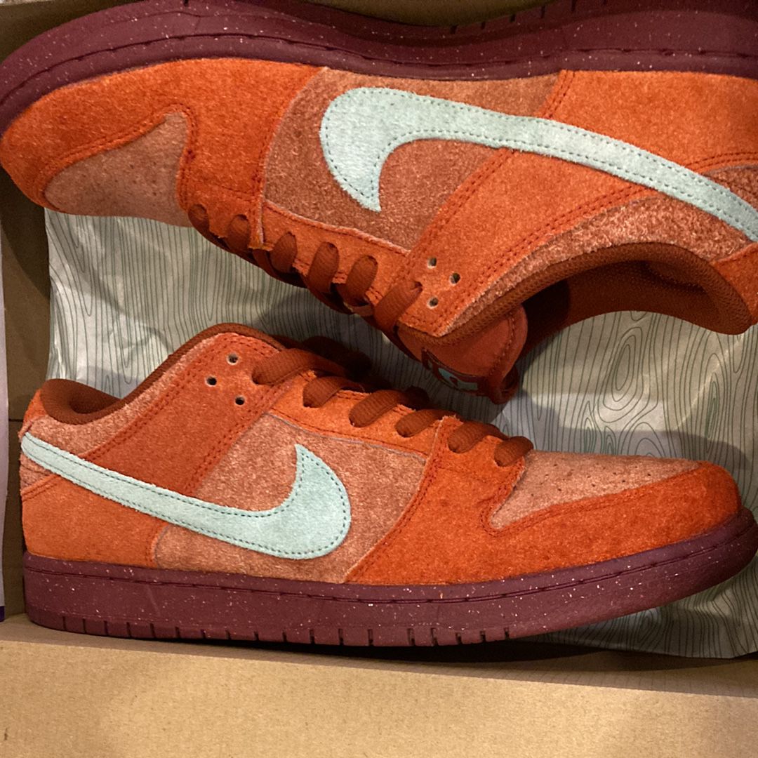 Nike SB Dunk Low Pro PRM "Mystic Red and Rosewood"