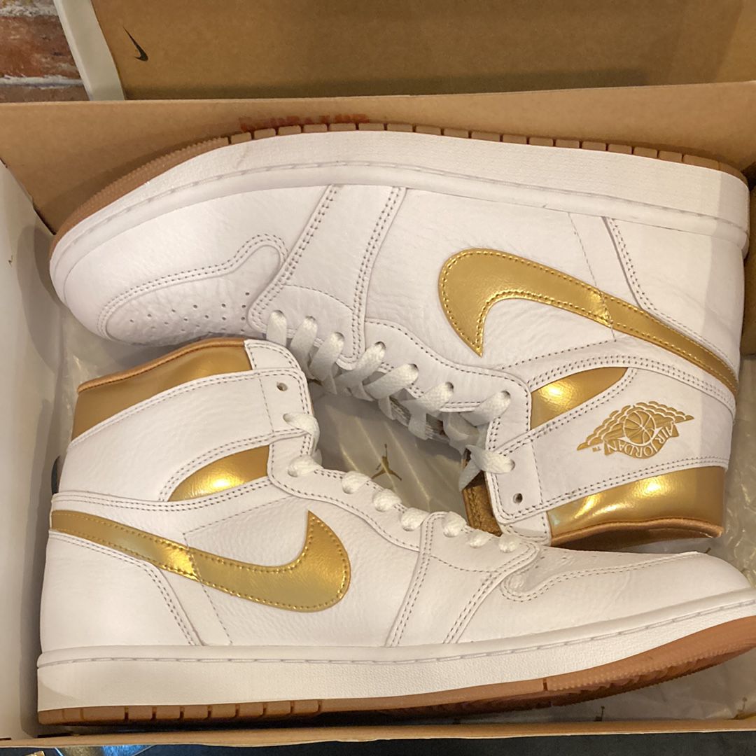Nike Women's Air Jordan 1 Retro High OG "White and Gold"