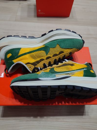 sacai × Nike Vapor Waffle "Tour Yellow/Stadium Green-Sail"