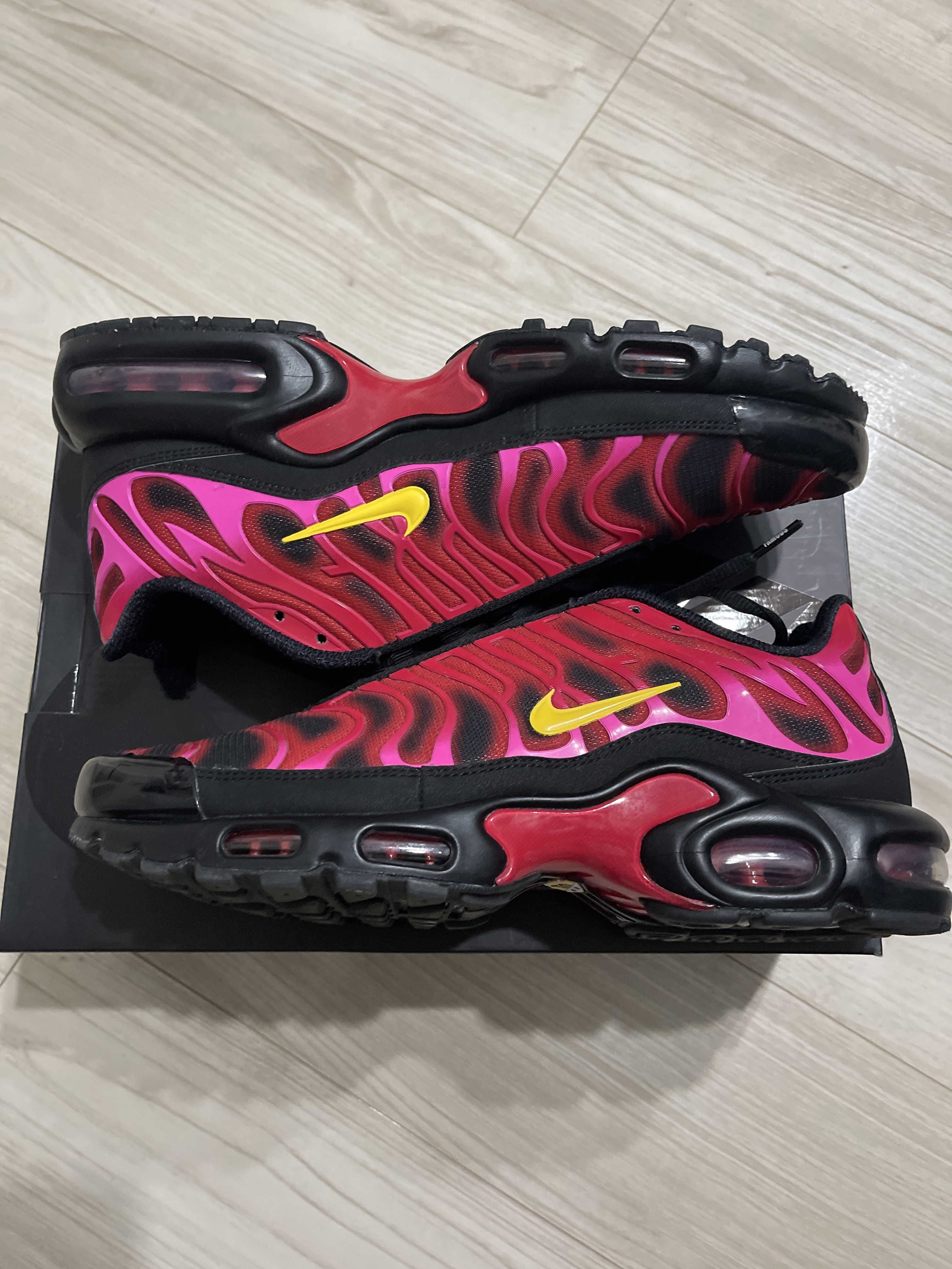 Supreme × Nike Air Max Plus "Hyper Grape"