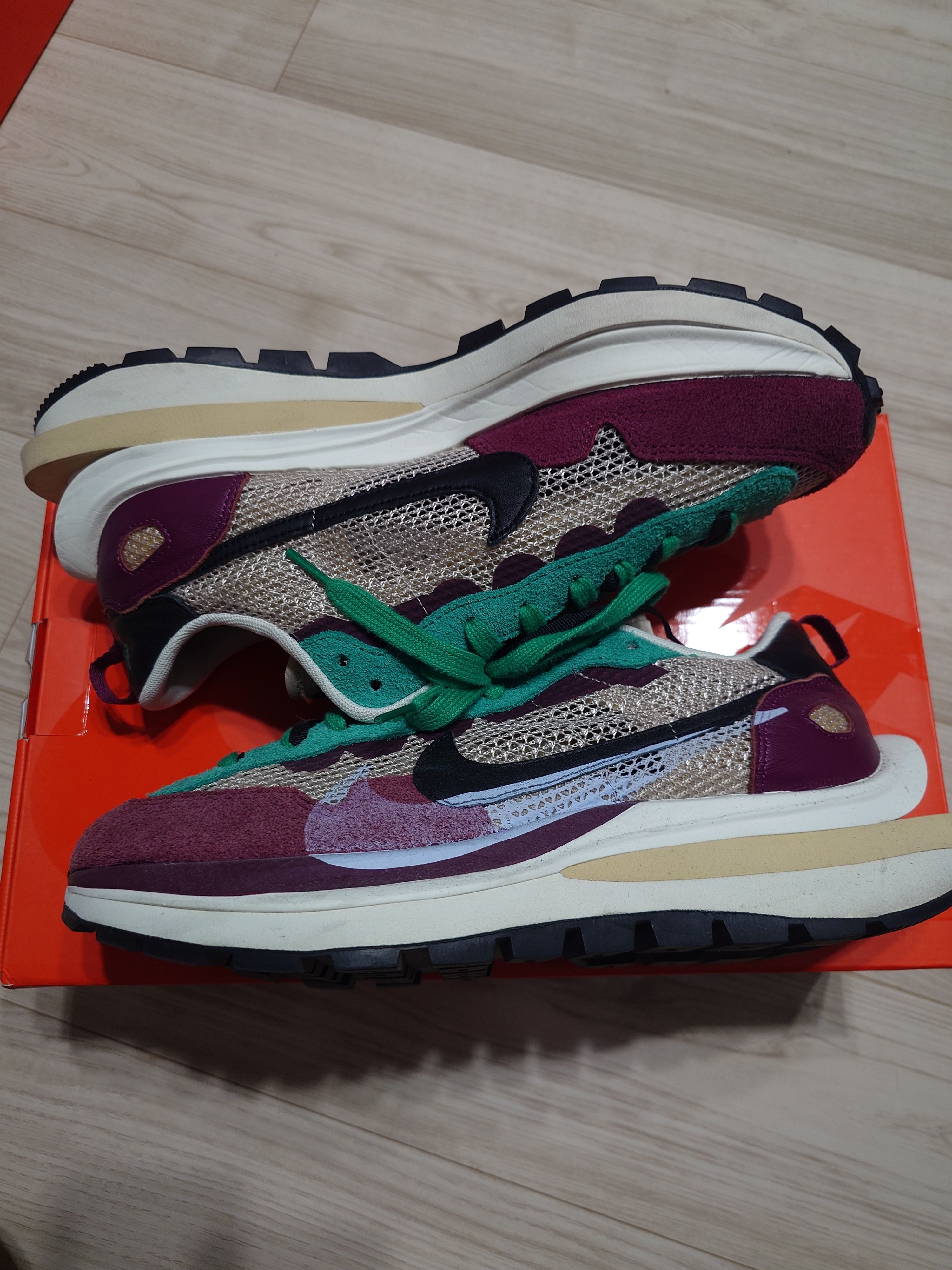 sacai × Nike Vapor Waffle "String/Red/Green"