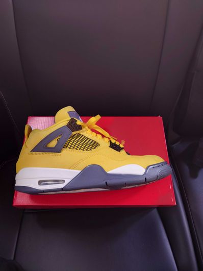 Nike Air Jordan 4 "Tour Yellow"
