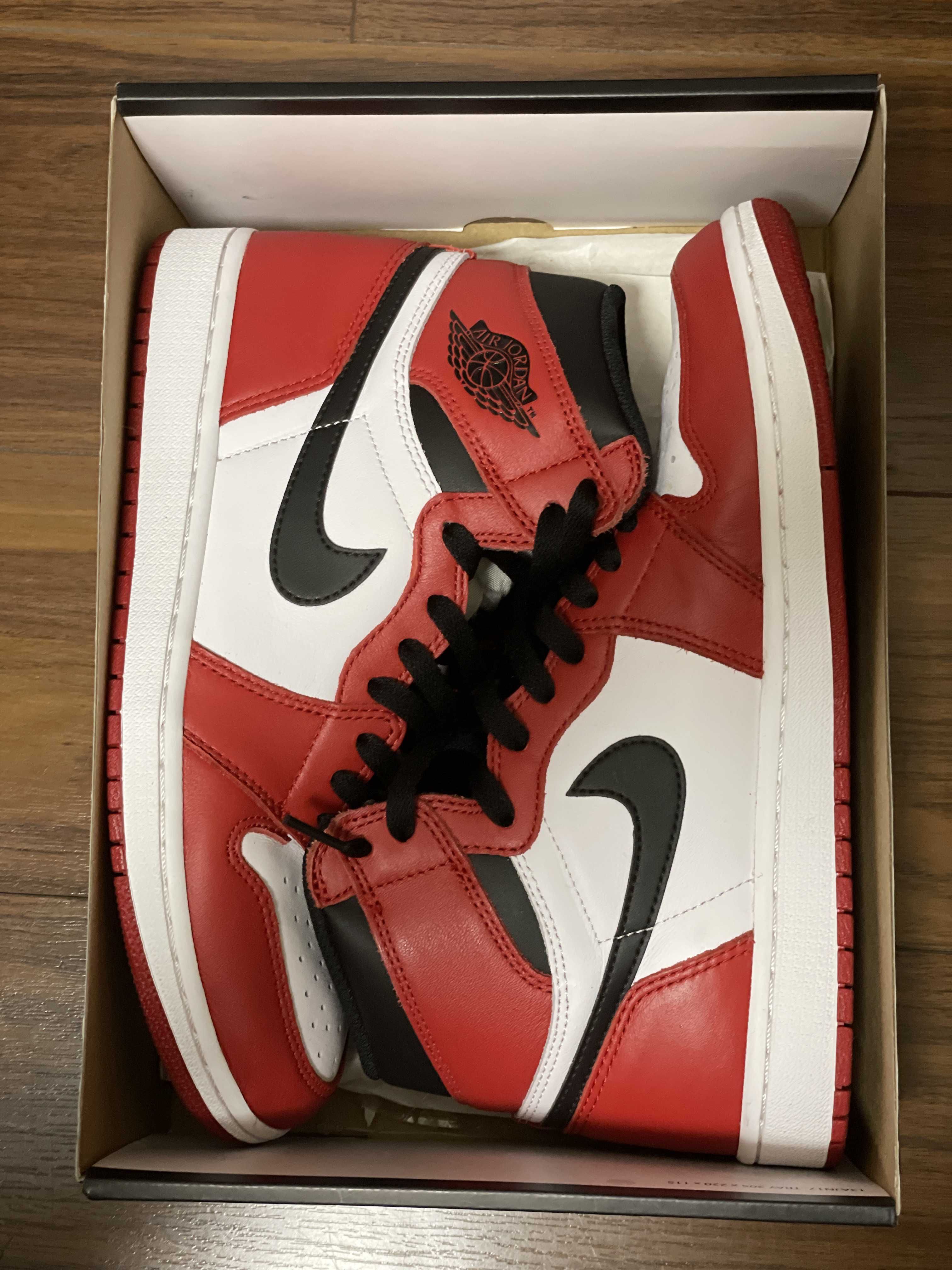 Nike Air Jordan 1 Retro High "Chicago" (2015)