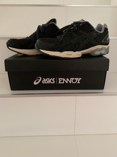 ENNOY × Asics Gel-Nimbus 9 "Black/Sheet Rock" (1201A986-002)